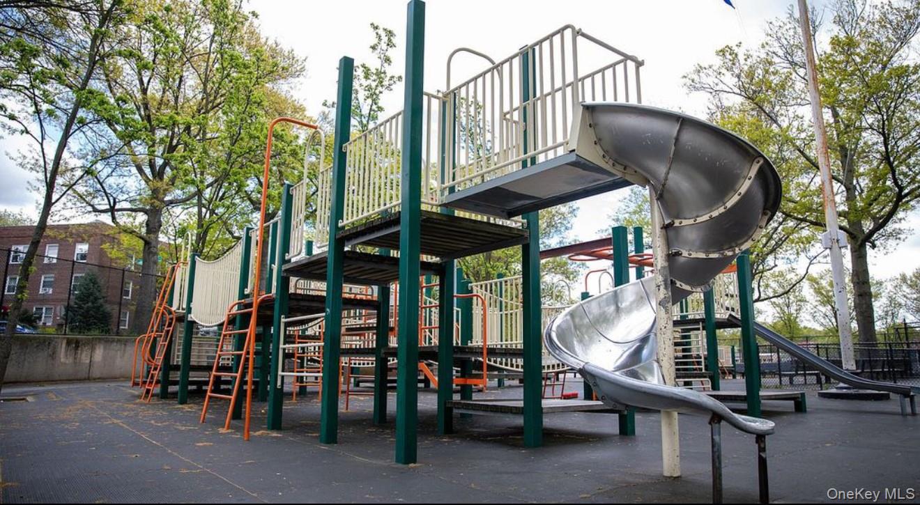 #10 photo, 14139 79TH AVE, クイーンズ区 Kew Garden Hills , NY 11367