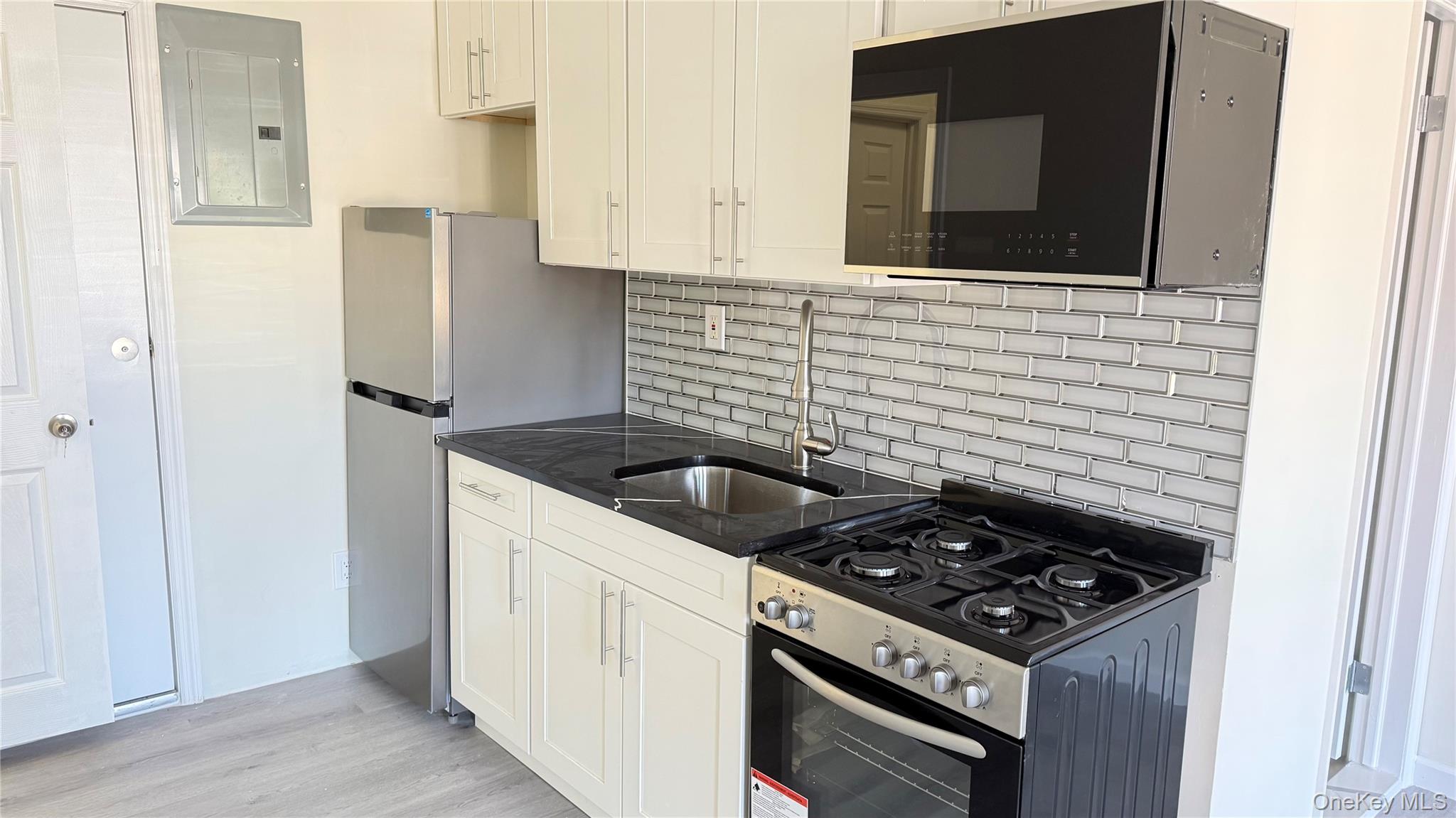 #3 photo, 9414 CORONA AVE CORONA AVE, クイーンズ区 Elmhurst , NY 11373