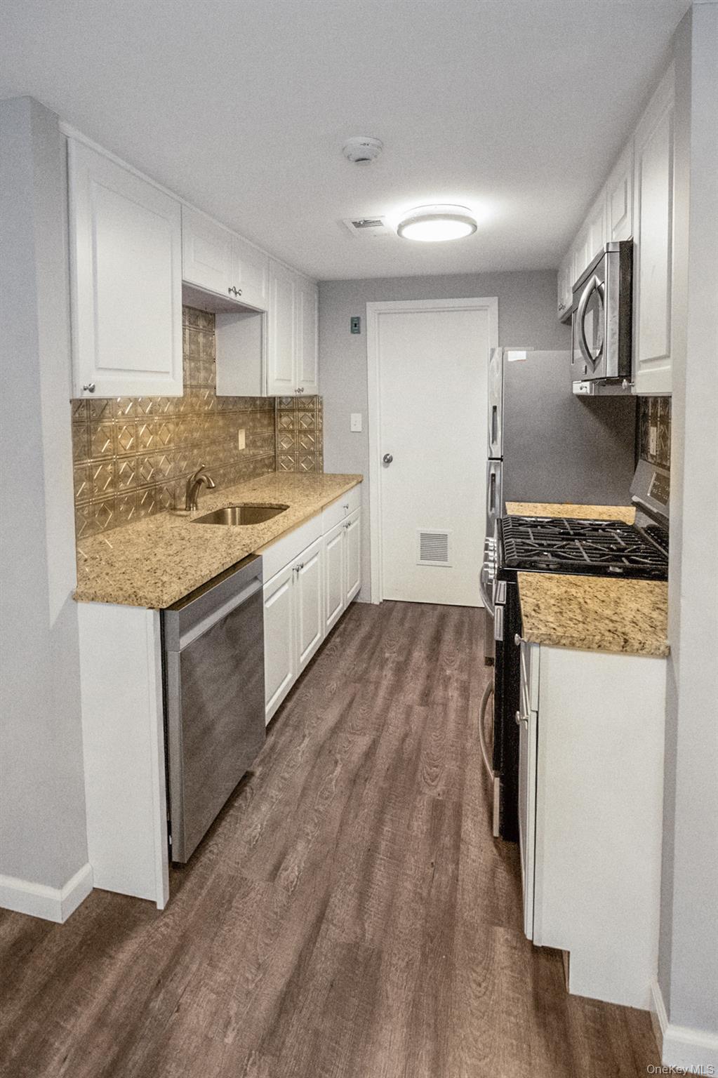 #3 photo, 100 Glen Hollow Drive, サフォーク郡 Port Jefferson Station , NY 11776