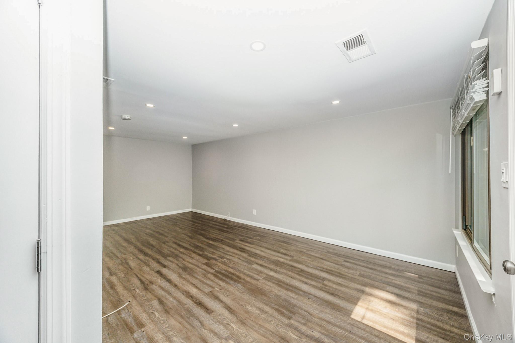 #5 photo, 100 Glen Hollow Drive, サフォーク郡 Port Jefferson Station , NY 11776