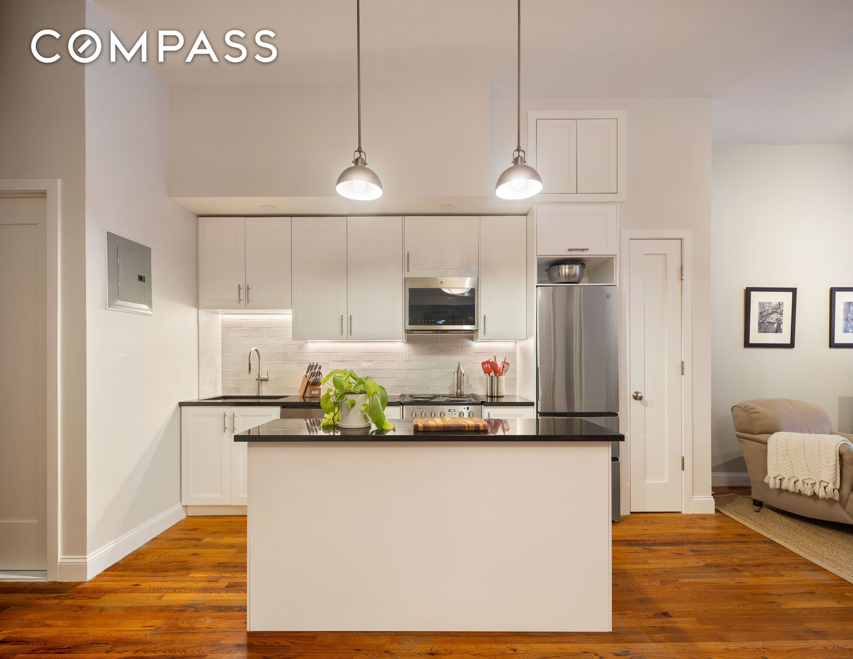 #1 photo, 23 Waverly Place, マンハッタン Greenwich Village , NY 10003