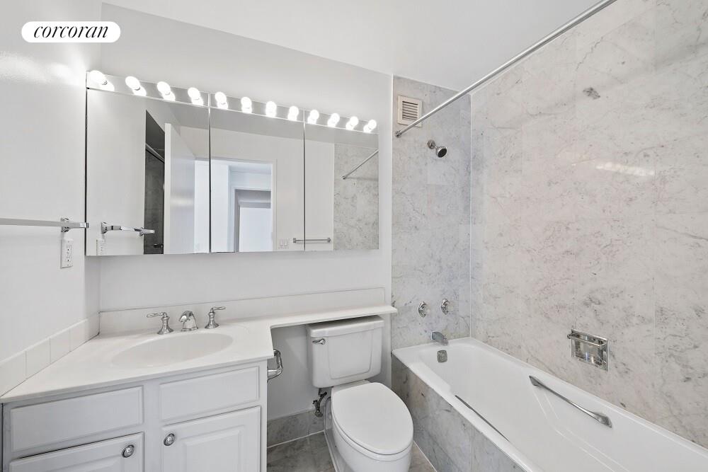 #8 photo, New York City, マンハッタン Battery Park City , NY 10280