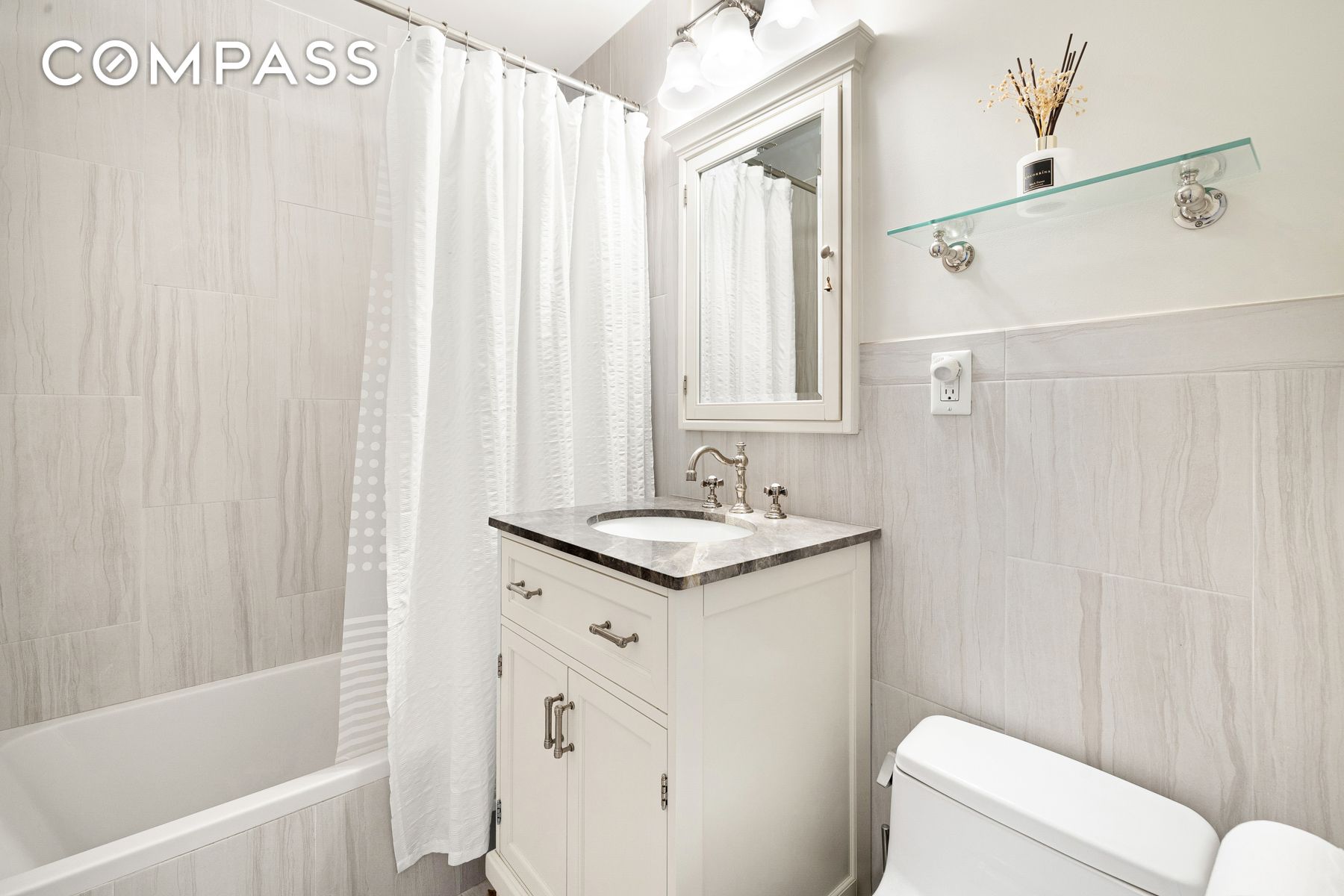 #9 photo, 555 Main Street, マンハッタン Roosevelt Island , NY 10044