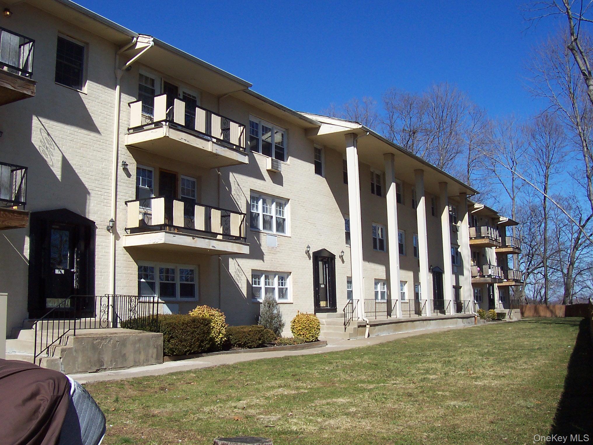 #1 photo, 21 Pavilion Road, Suffern , NY 10901