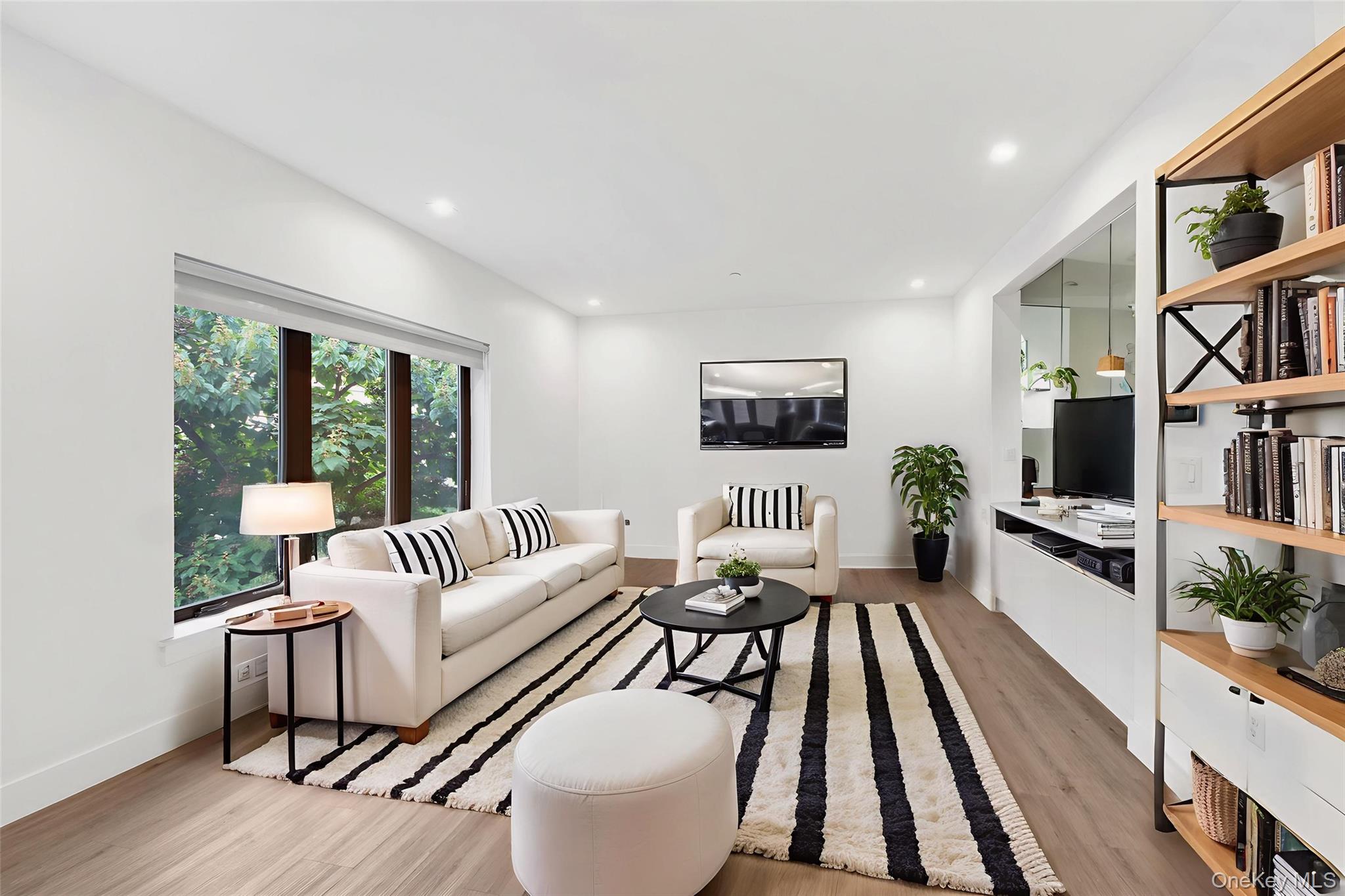 #8 photo, 525 NORTH MACQUESTEN PARKWAY, Fleetwood , NY 10552