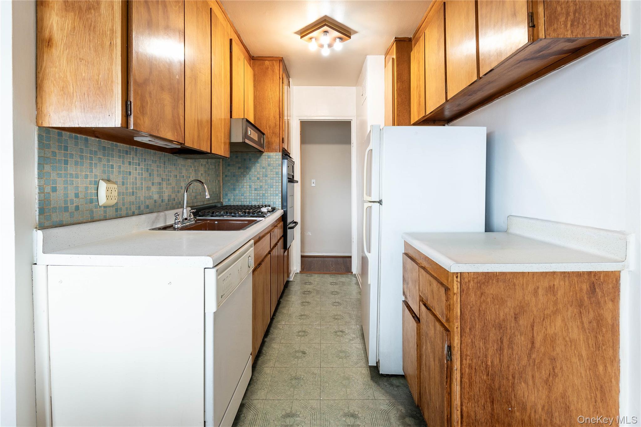 #10 photo, 52-30 39th Drive, クイーンズ区 Woodside , NY 11377