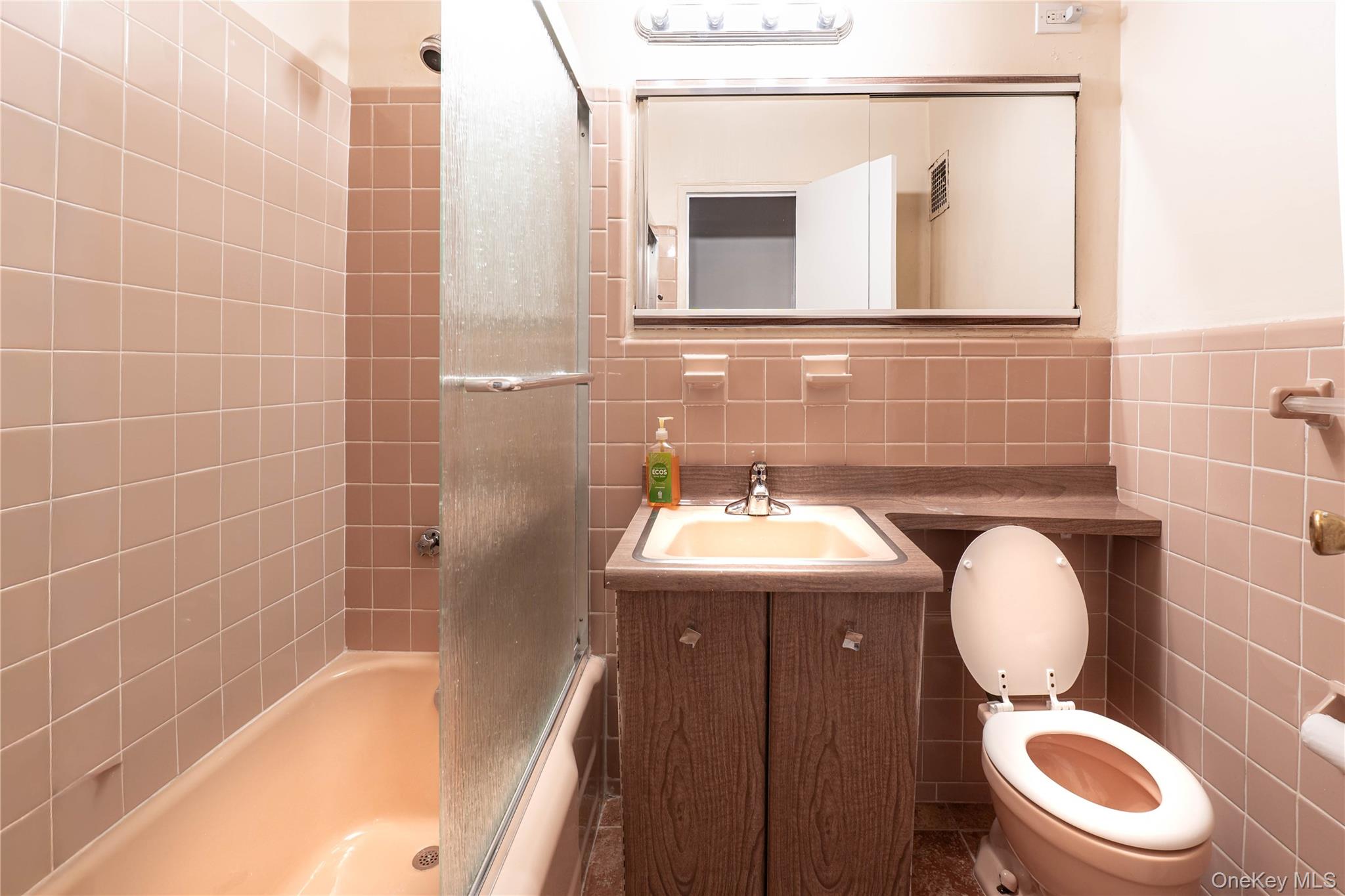 #9 photo, 52-30 39th Drive, クイーンズ区 Woodside , NY 11377