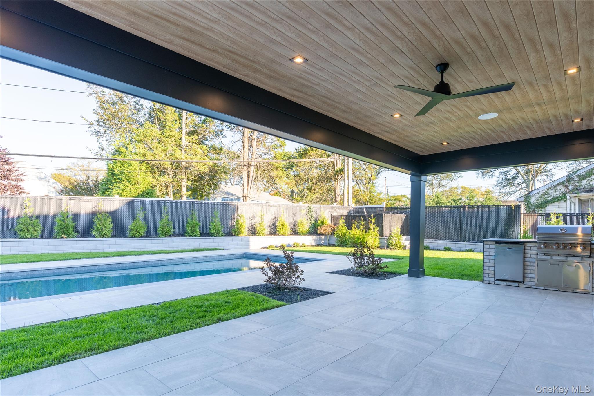 #10 photo, 487 Davie Street, Westbury , NY 11590