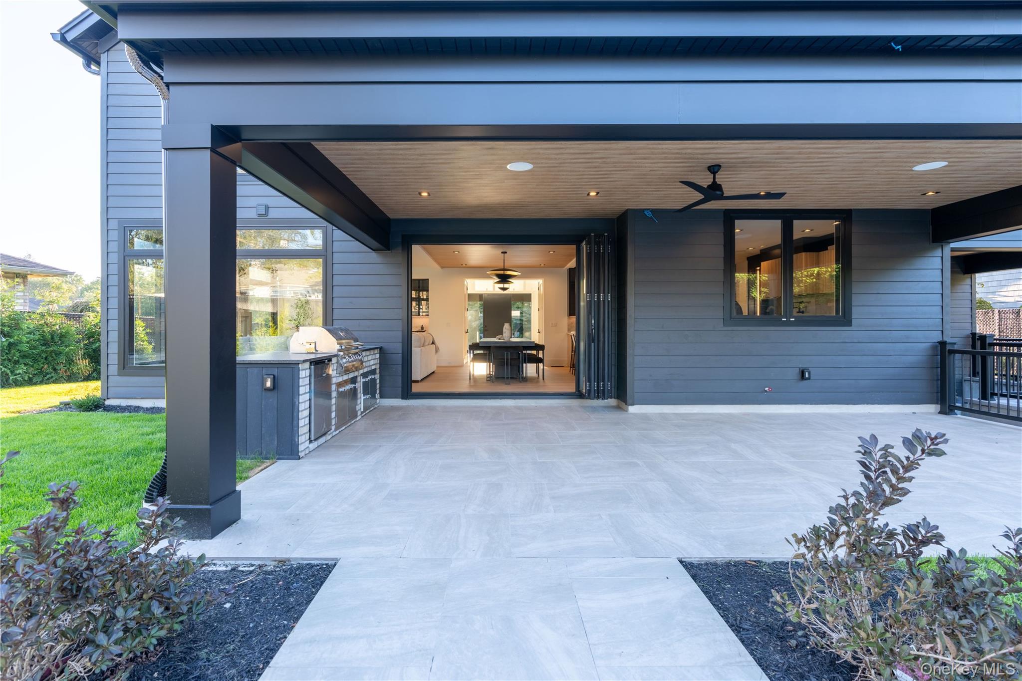 #17 photo, 487 Davie Street, Westbury , NY 11590