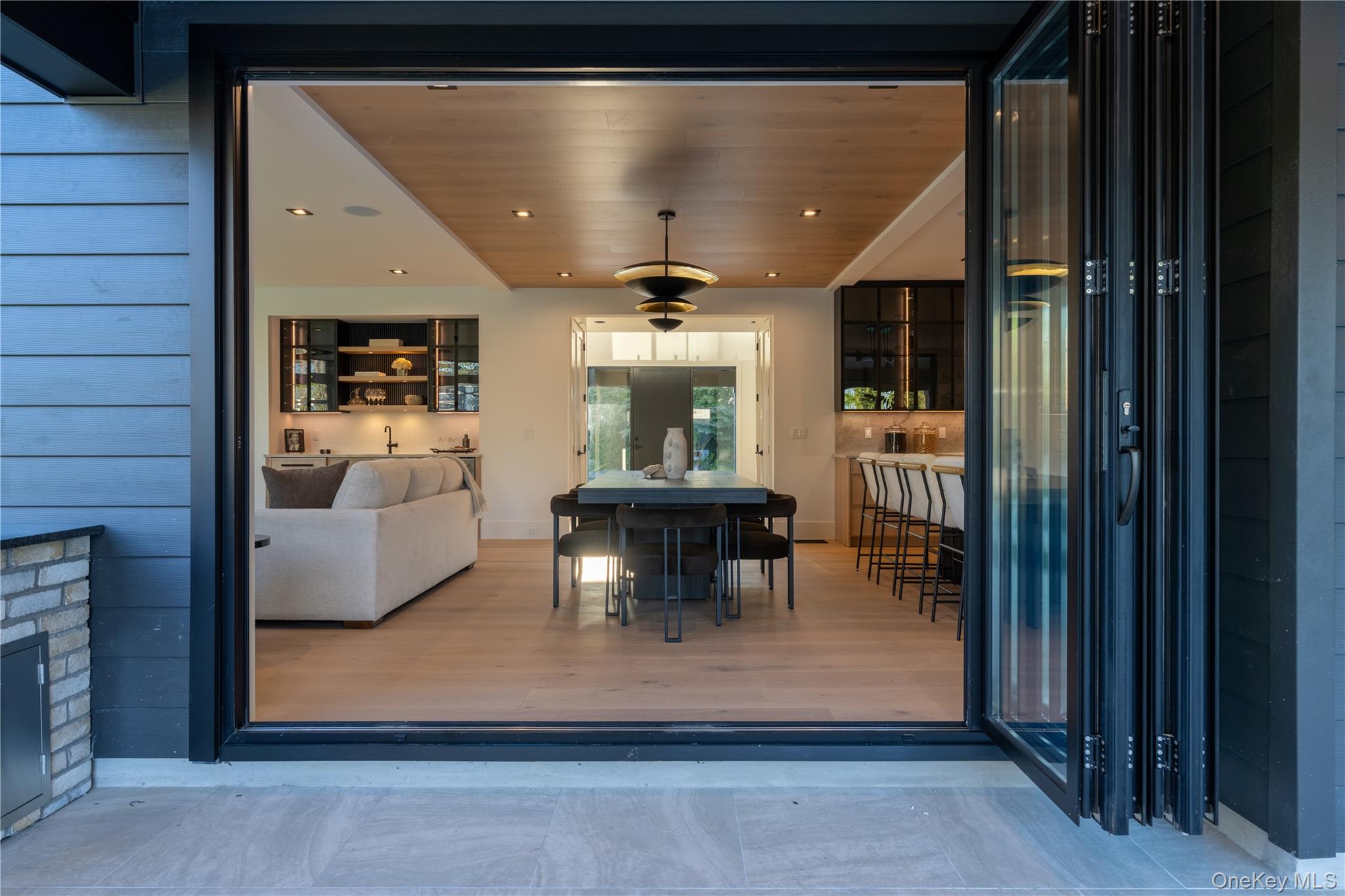 #18 photo, 487 Davie Street, Westbury , NY 11590