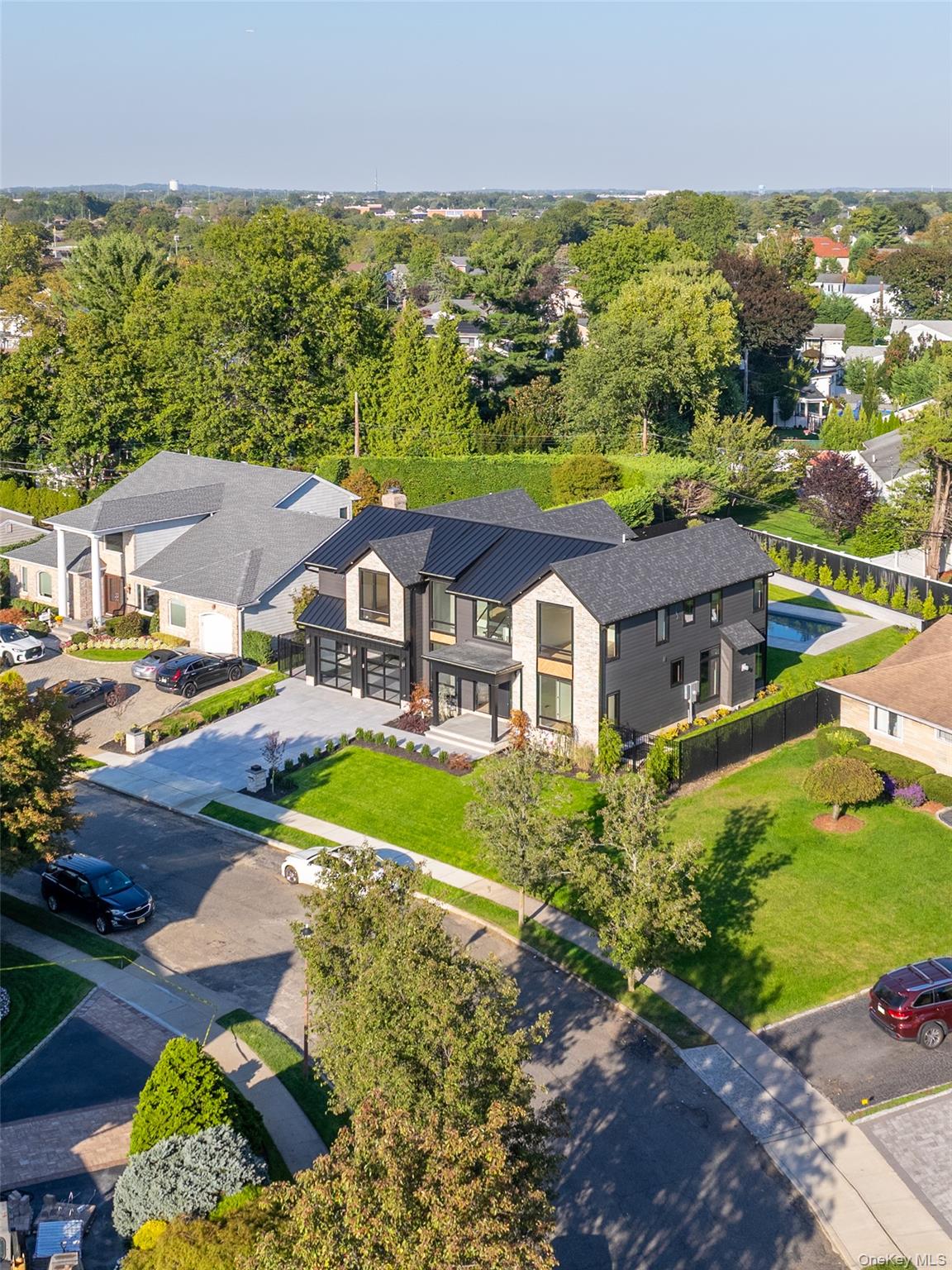 #3 photo, 487 Davie Street, Westbury , NY 11590