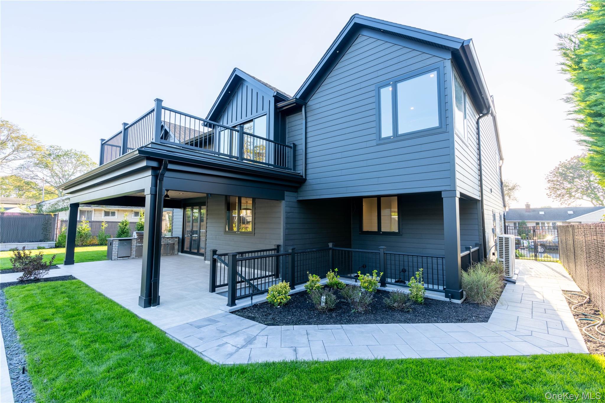 #7 photo, 487 Davie Street, Westbury , NY 11590