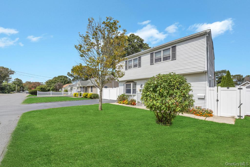 #2 photo, 124 E 12th Street, Huntington Station , NY 11746