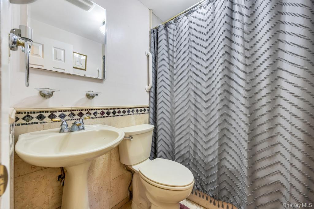 #20 photo, 124 E 12th Street, Huntington Station , NY 11746