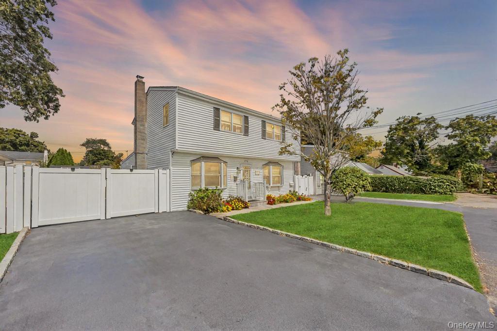 #3 photo, 124 E 12th Street, Huntington Station , NY 11746