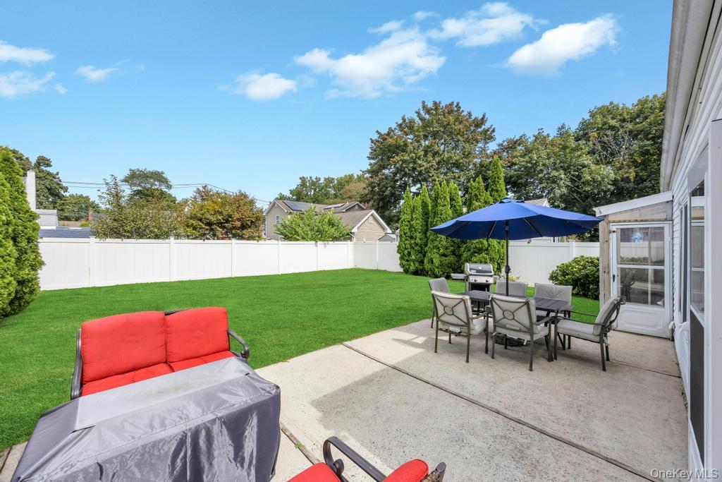 #7 photo, 124 E 12th Street, Huntington Station , NY 11746