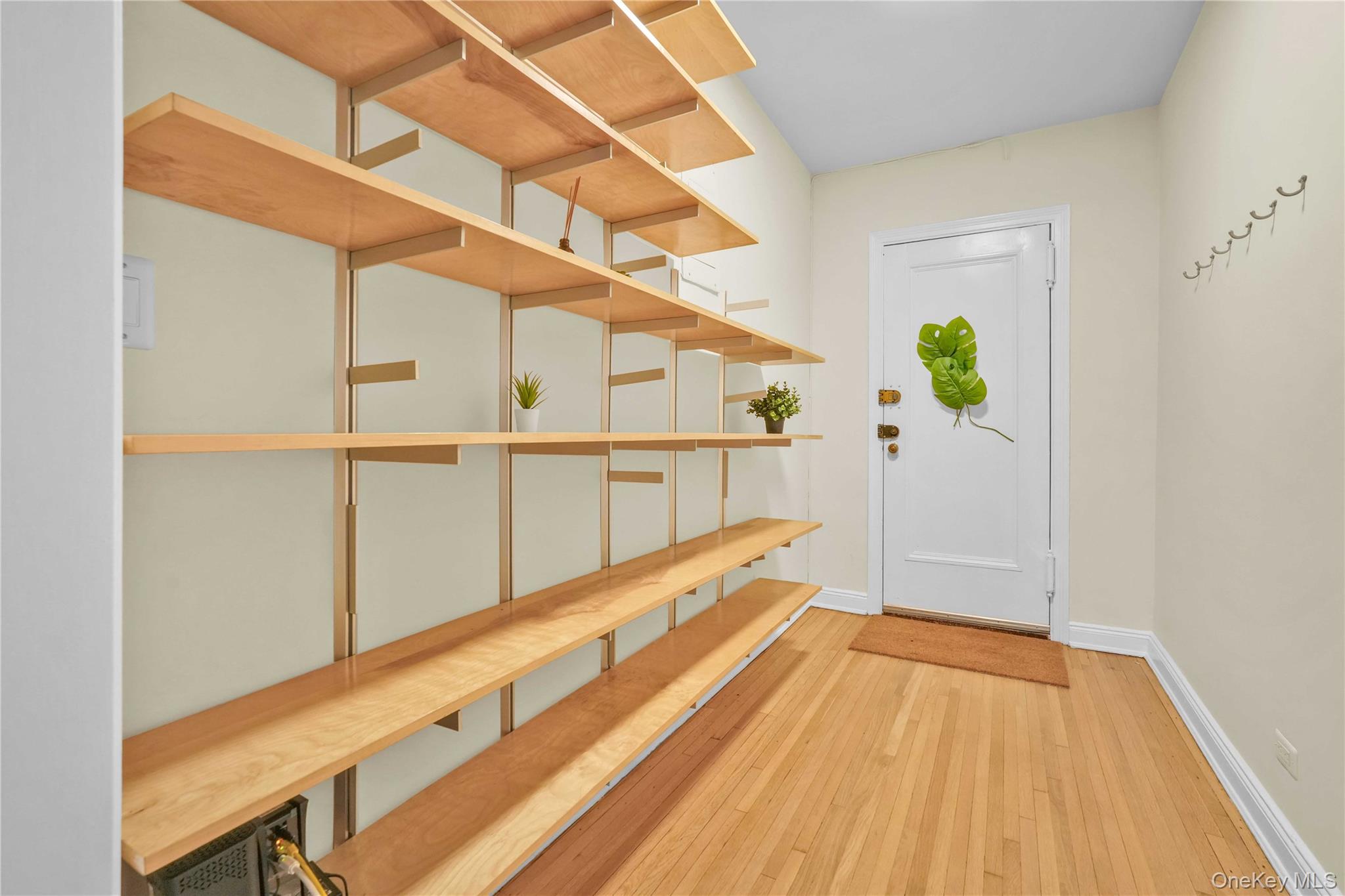 #4 photo, 30-83 Crescent Street, クイーンズ区 Astoria , NY 11102