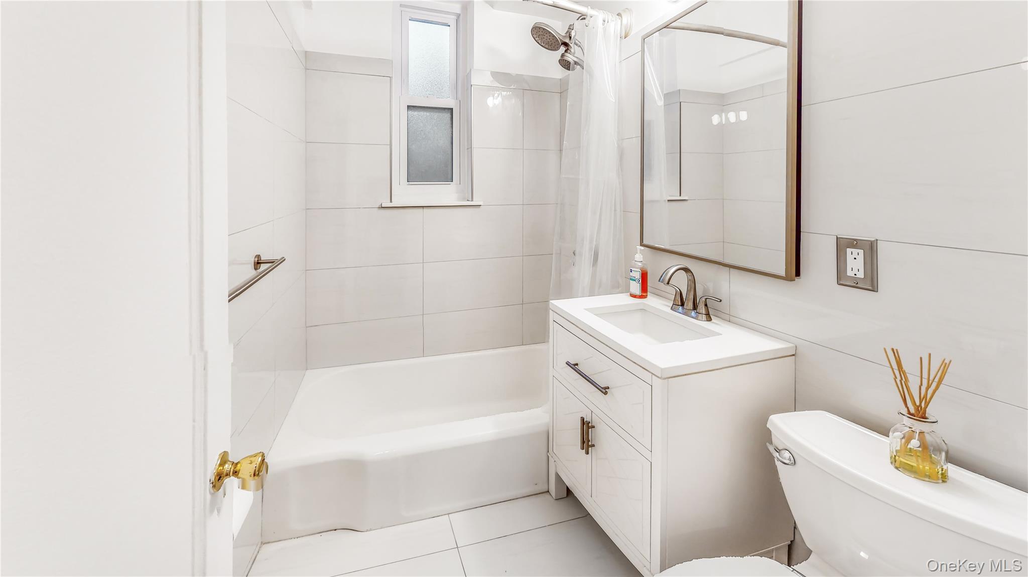 #9 photo, 2255 78th Street, クイーンズ区 East Elmhurst , NY 11370