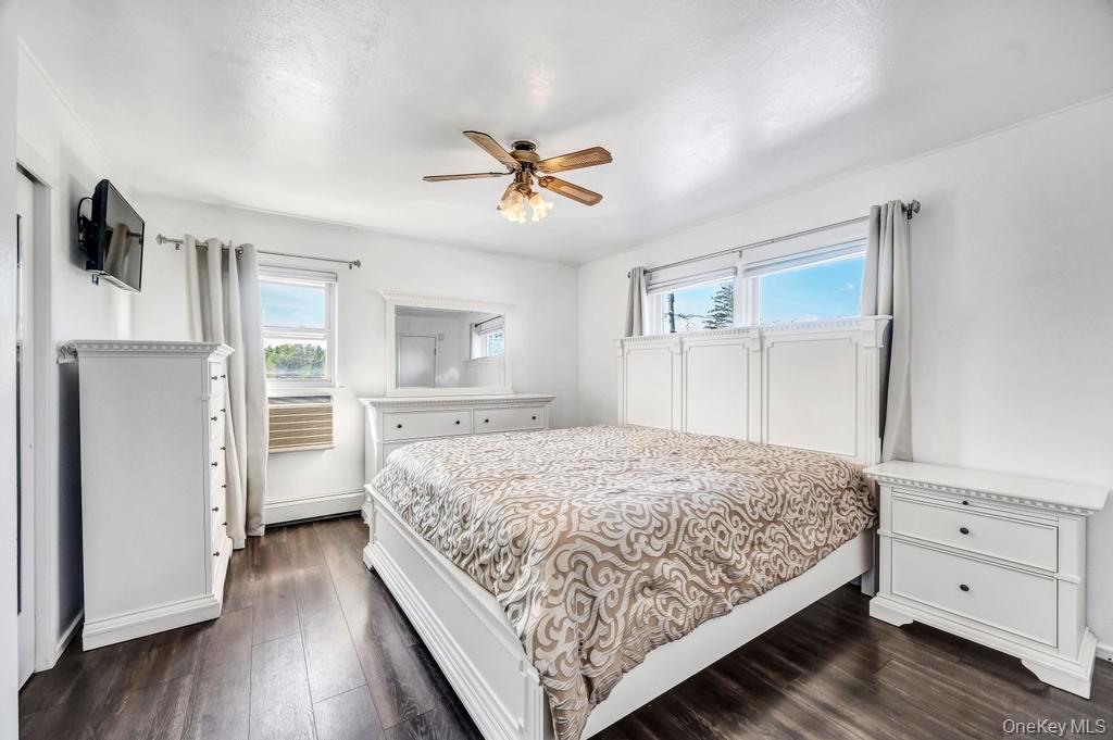 #12 photo, 2566 Hyacinth Street, Westbury , NY 11590