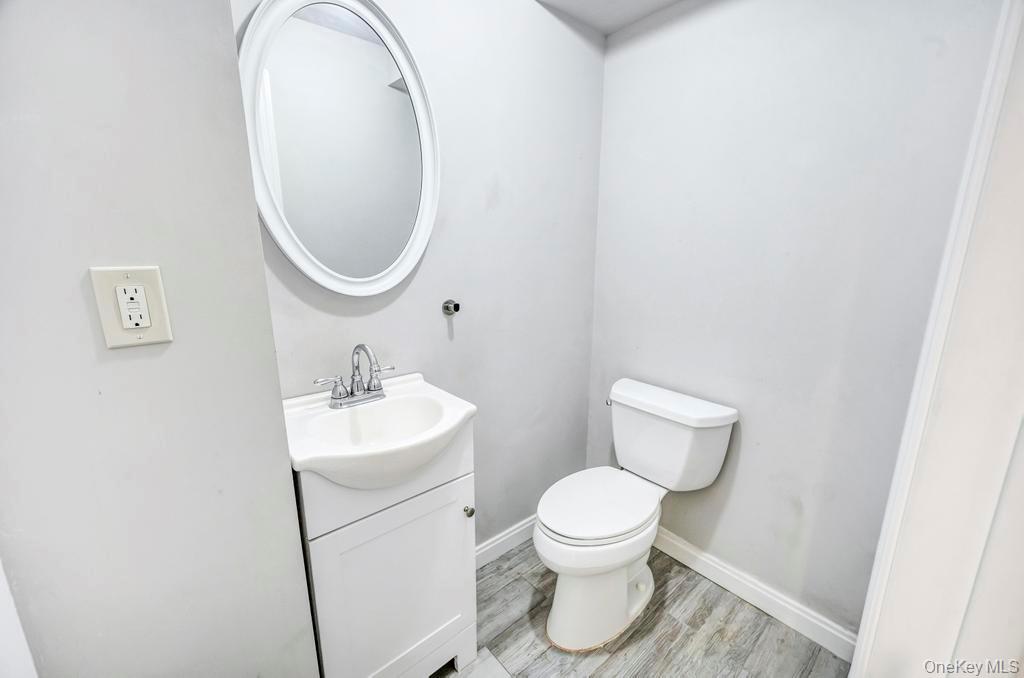 #18 photo, 2566 Hyacinth Street, Westbury , NY 11590