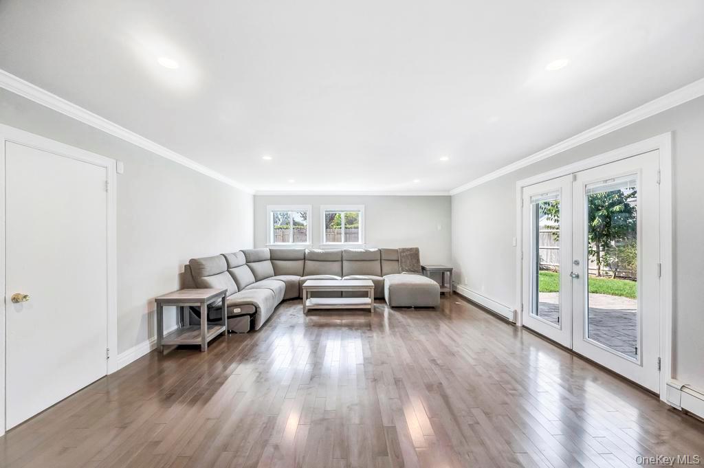 #19 photo, 2566 Hyacinth Street, Westbury , NY 11590