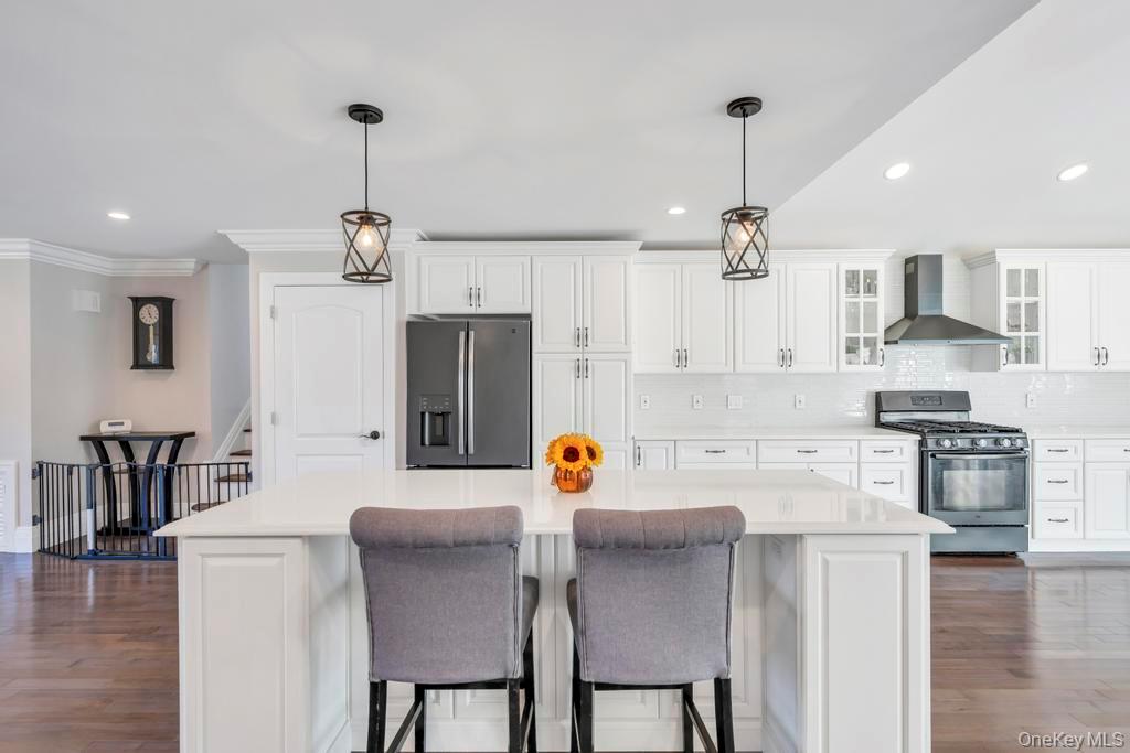 #4 photo, 2566 Hyacinth Street, Westbury , NY 11590