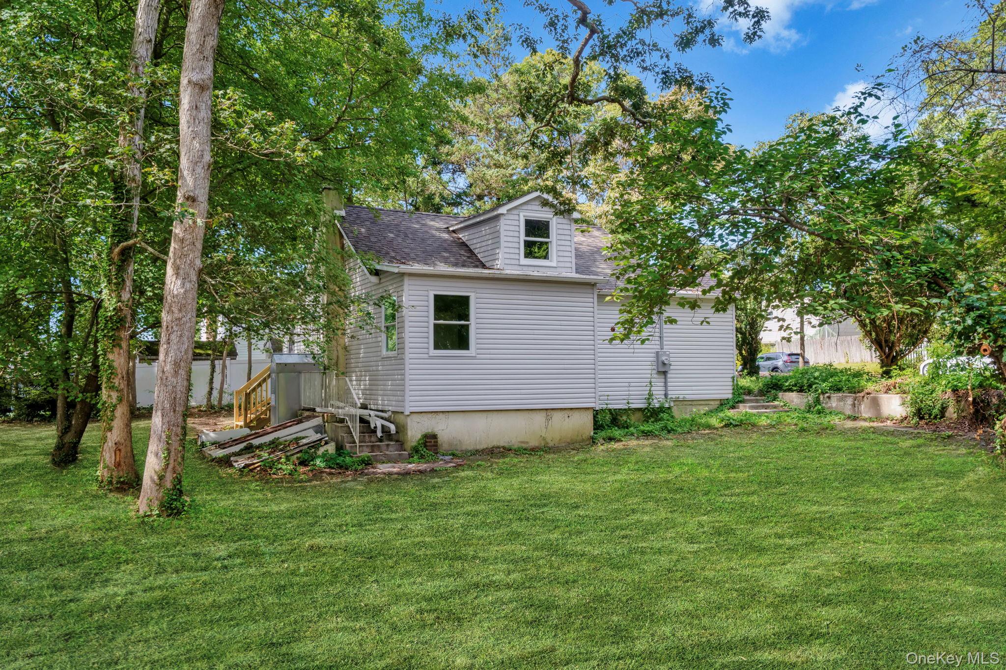 #16 photo, 36 Kensington Avenue, Selden , NY 11784