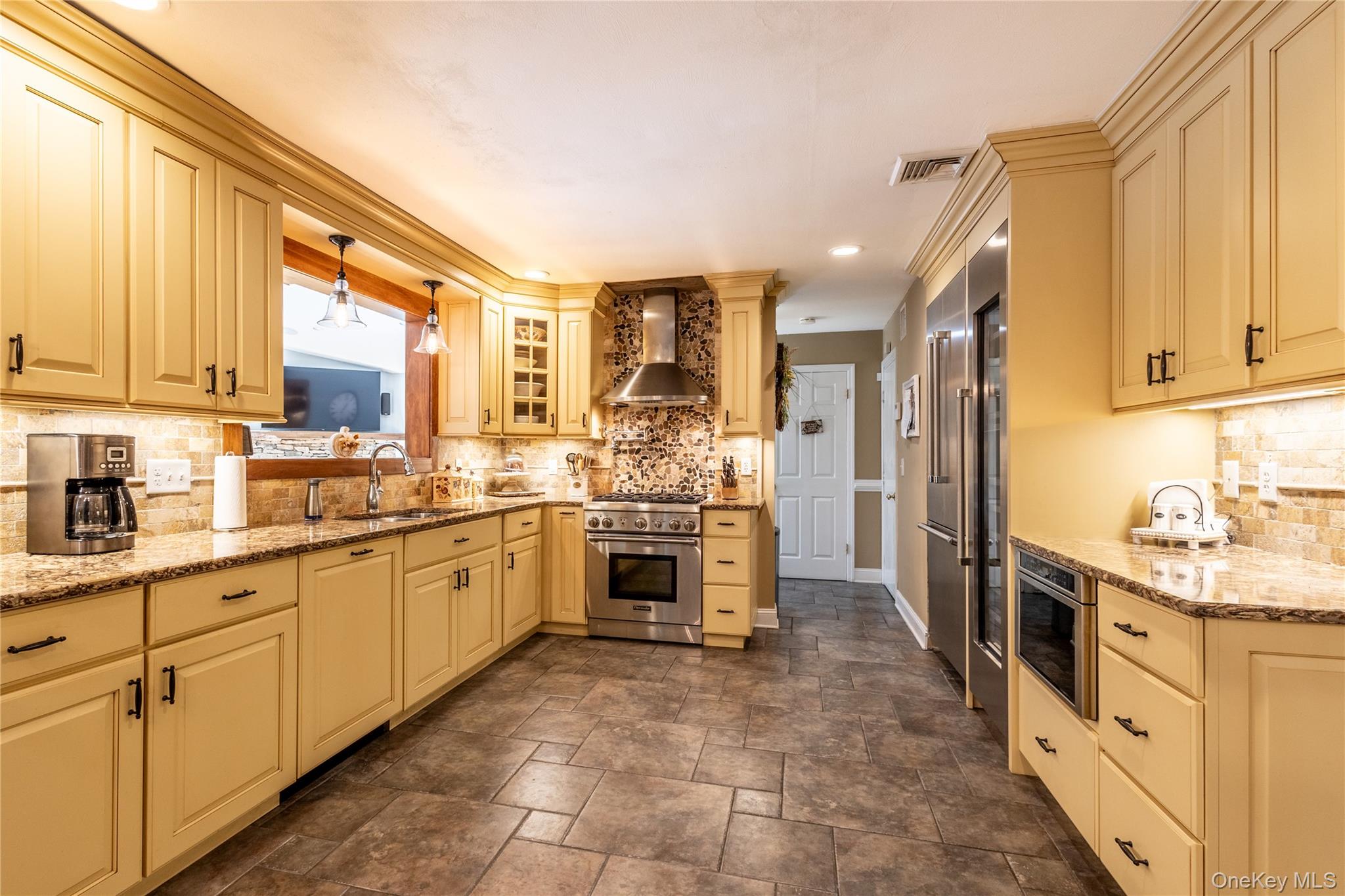 #10 photo, 14 Vega Drive, Shoreham , NY 11786