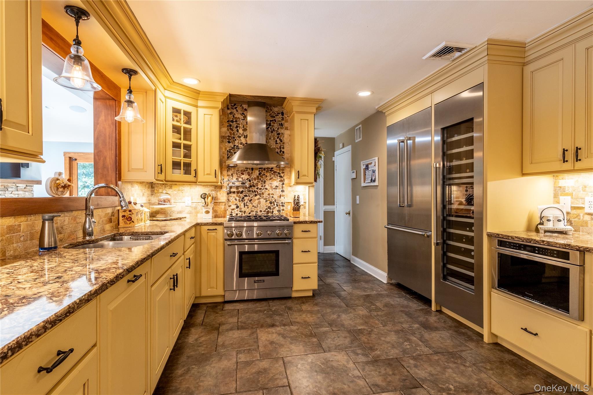 #11 photo, 14 Vega Drive, Shoreham , NY 11786