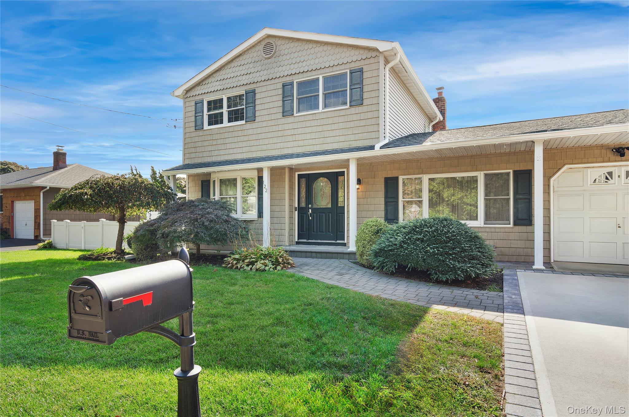 #2 photo, 122 Dougherty Avenue, Holbrook , NY 11741