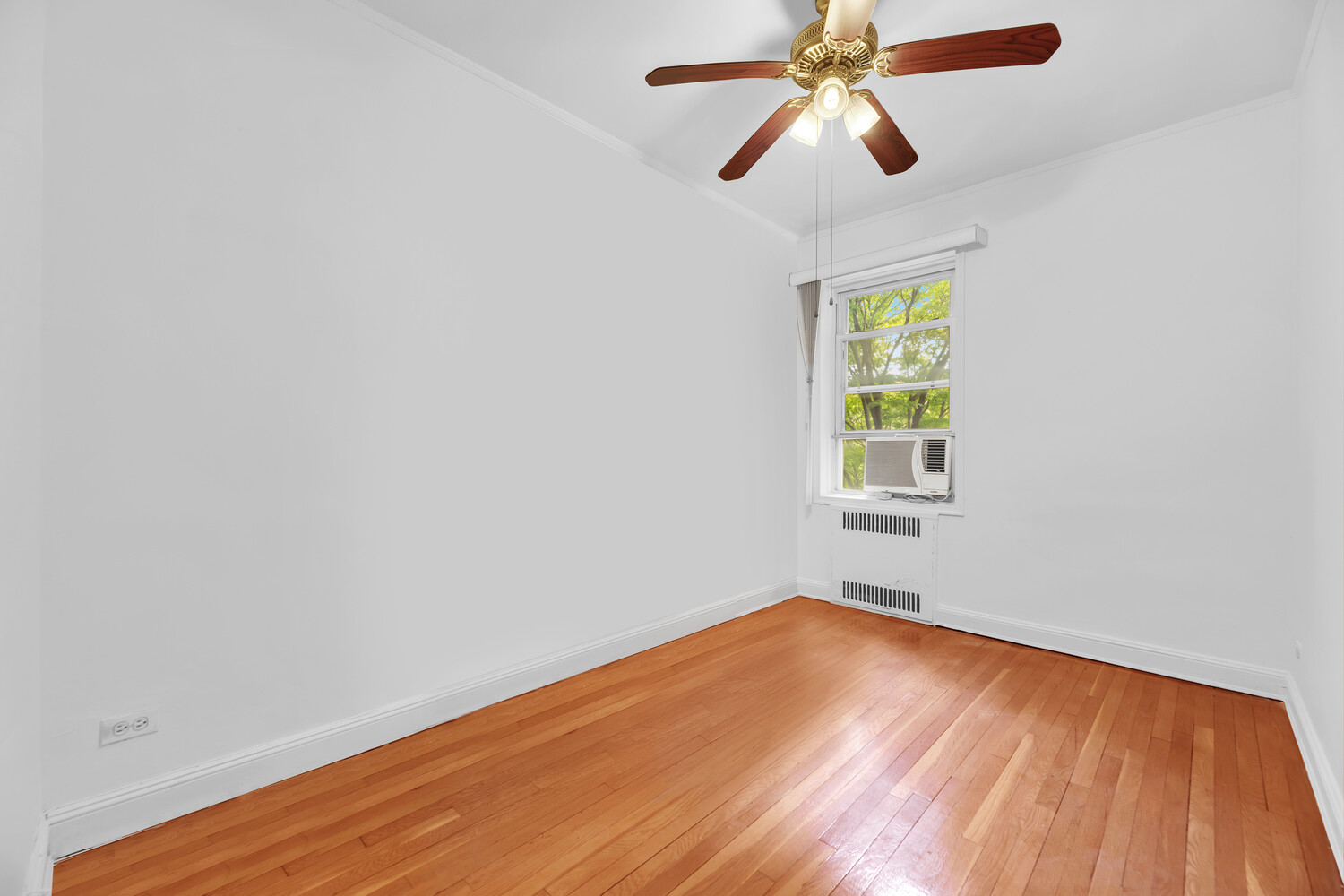 #11 photo, 1620 Ave I, ブルックリン区 Midwood , NY 11230