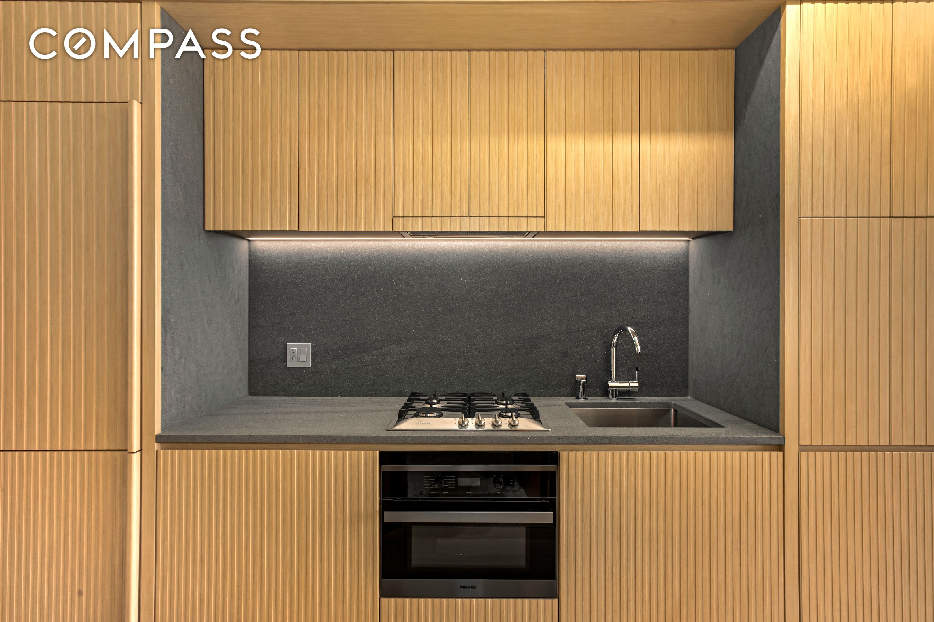 #4 photo, New York City, マンハッタン Hudson Square , NY 10013