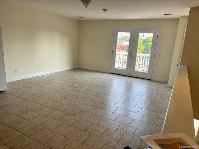 #1 photo, 392 Montauk Highway, Lindenhurst , NY 11757