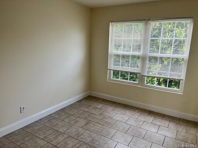 #6 photo, 392 Montauk Highway, Lindenhurst , NY 11757