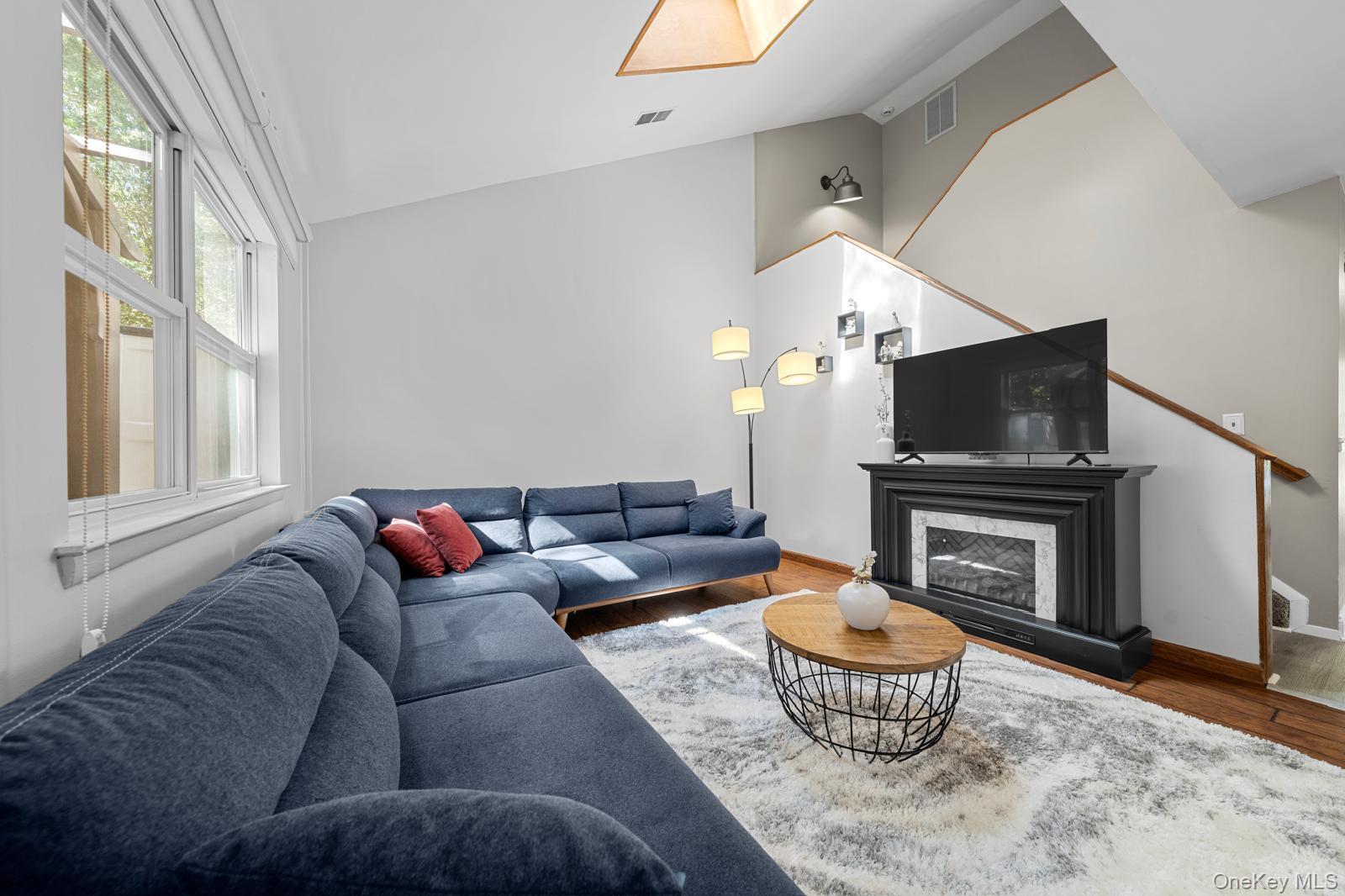 #15 photo, 18 Lindsey Court, サフォーク郡 Holtsville , NY 11742