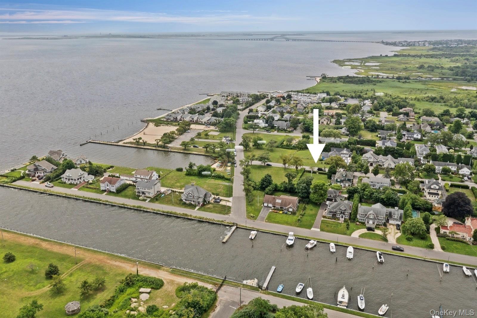 #5 photo, 20 Bayway Avenue, Brightwaters , NY 11718