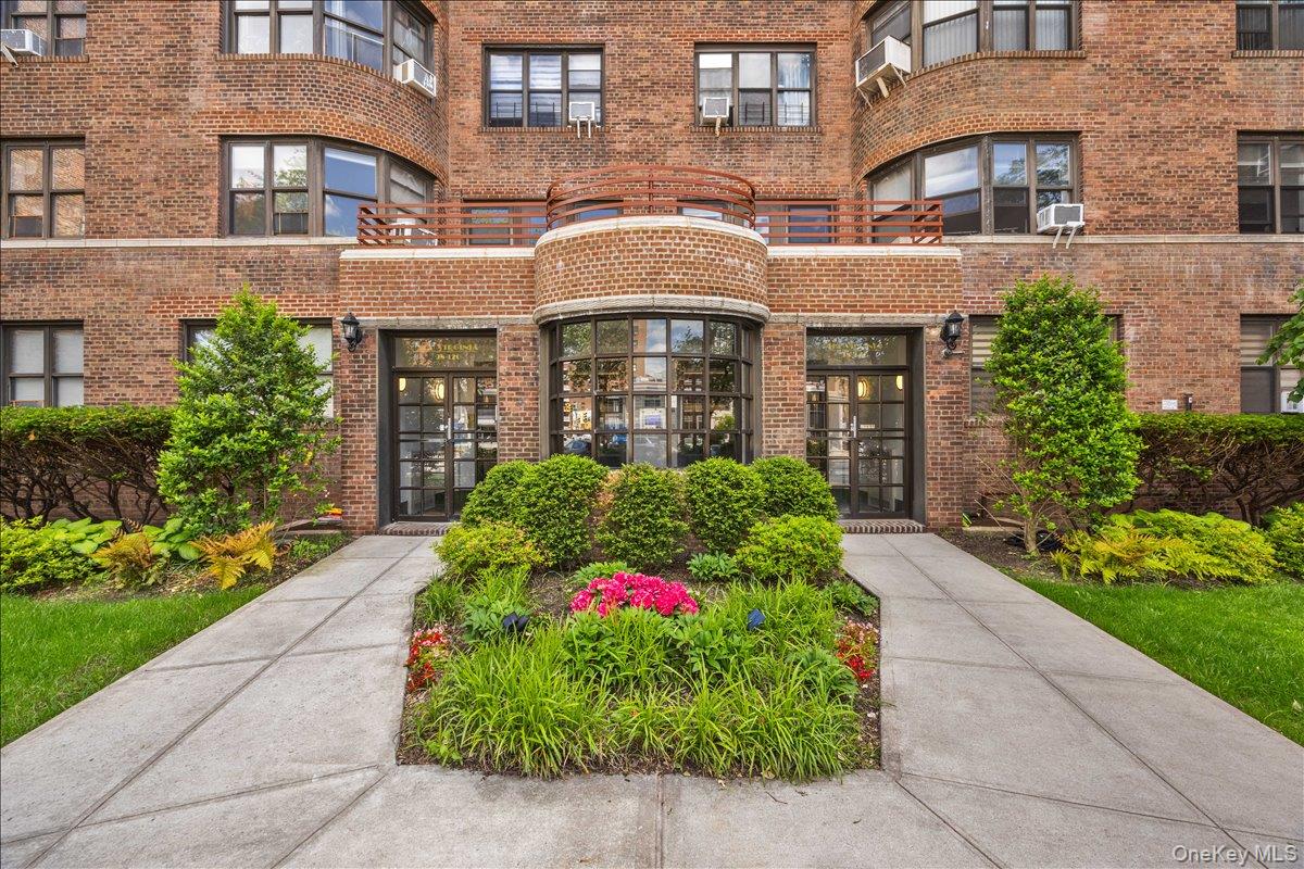 #1 photo, 98-120 Queens Boulevard, クイーンズ区 Rego Park , NY 11374