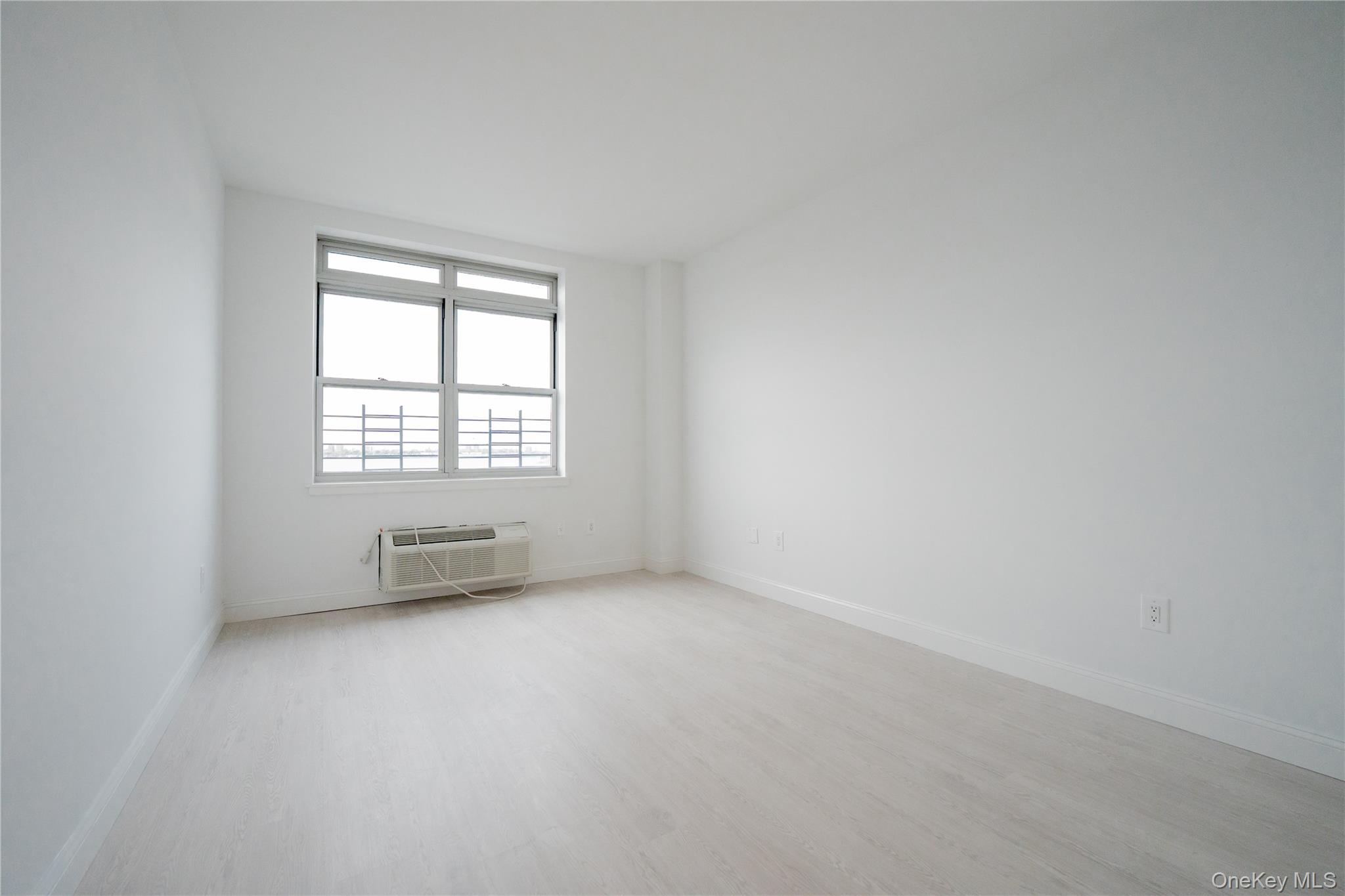 #8 photo, 14-34 110th Street, クイーンズ区 College Point , NY 11356