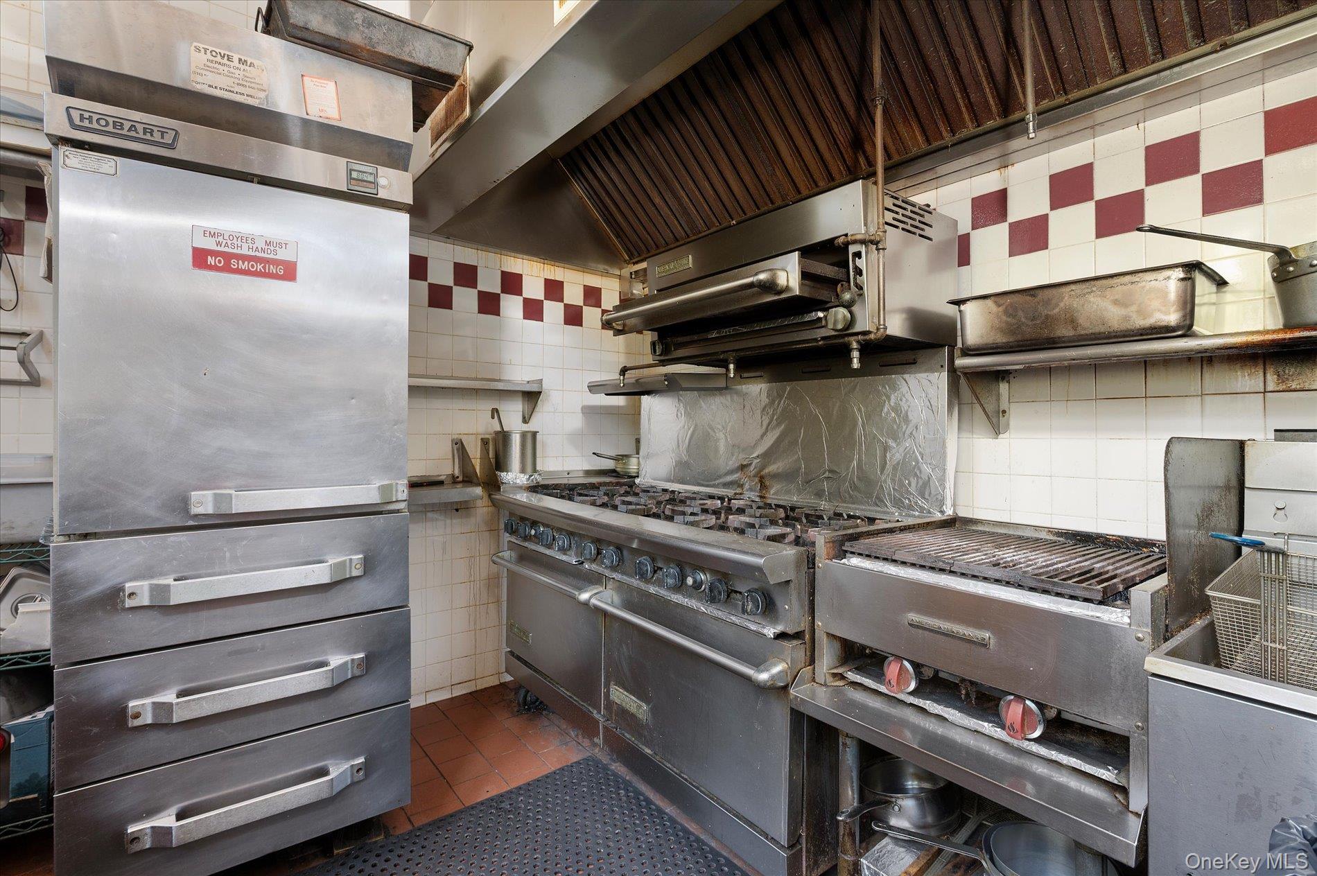 #14 photo, 8-12 Railroad Avenue, ナッソー郡 Glen Head , NY 11545