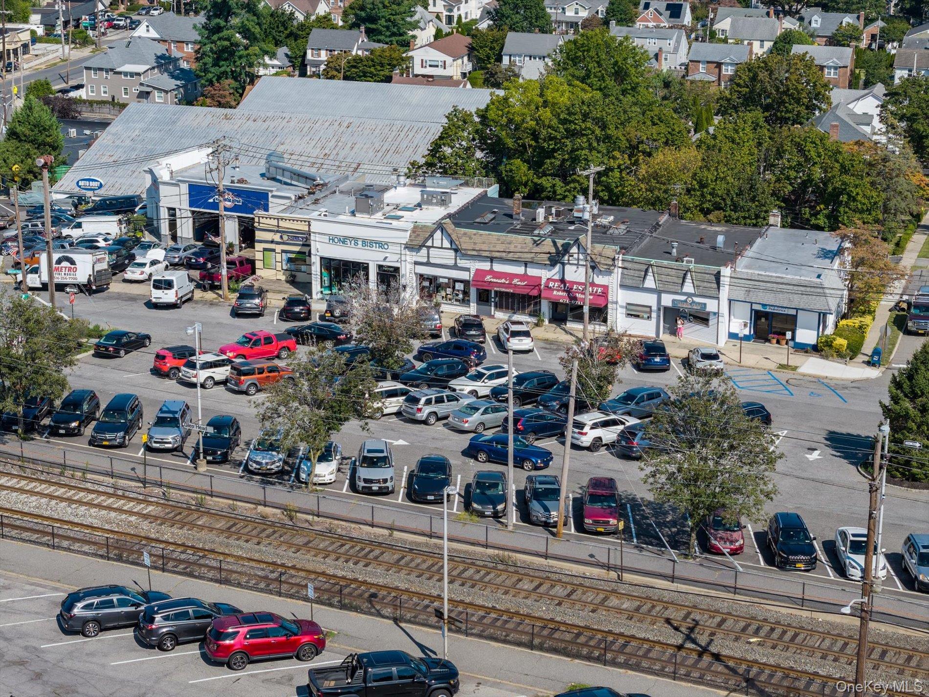 #3 photo, 8-12 Railroad Avenue, ナッソー郡 Glen Head , NY 11545