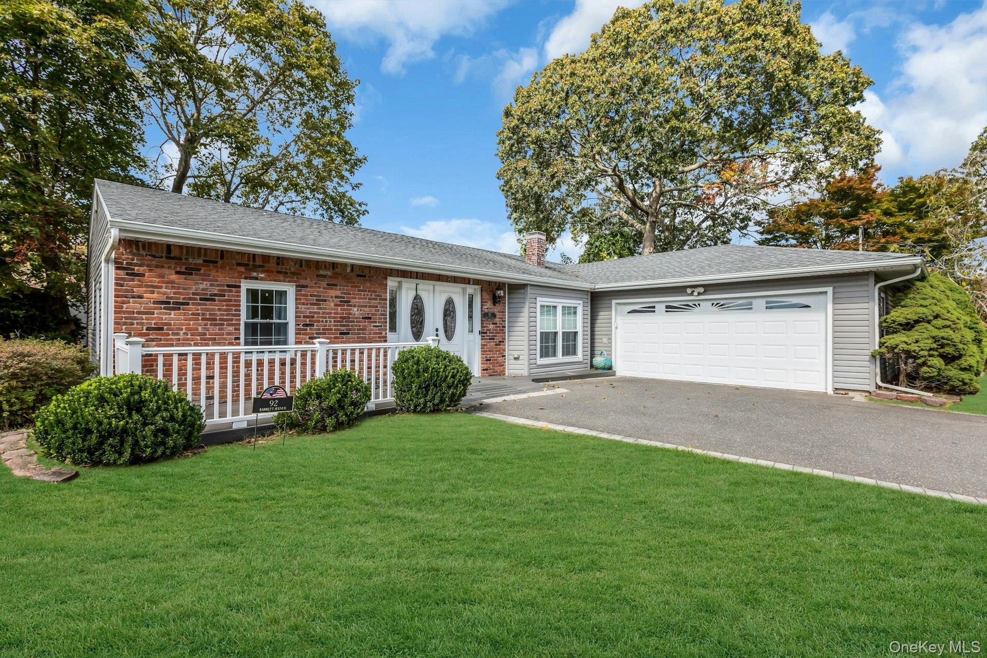 #1 photo, 92 Barrett Avenue, सफ़ोक काउंटी Bayport , NY 11705