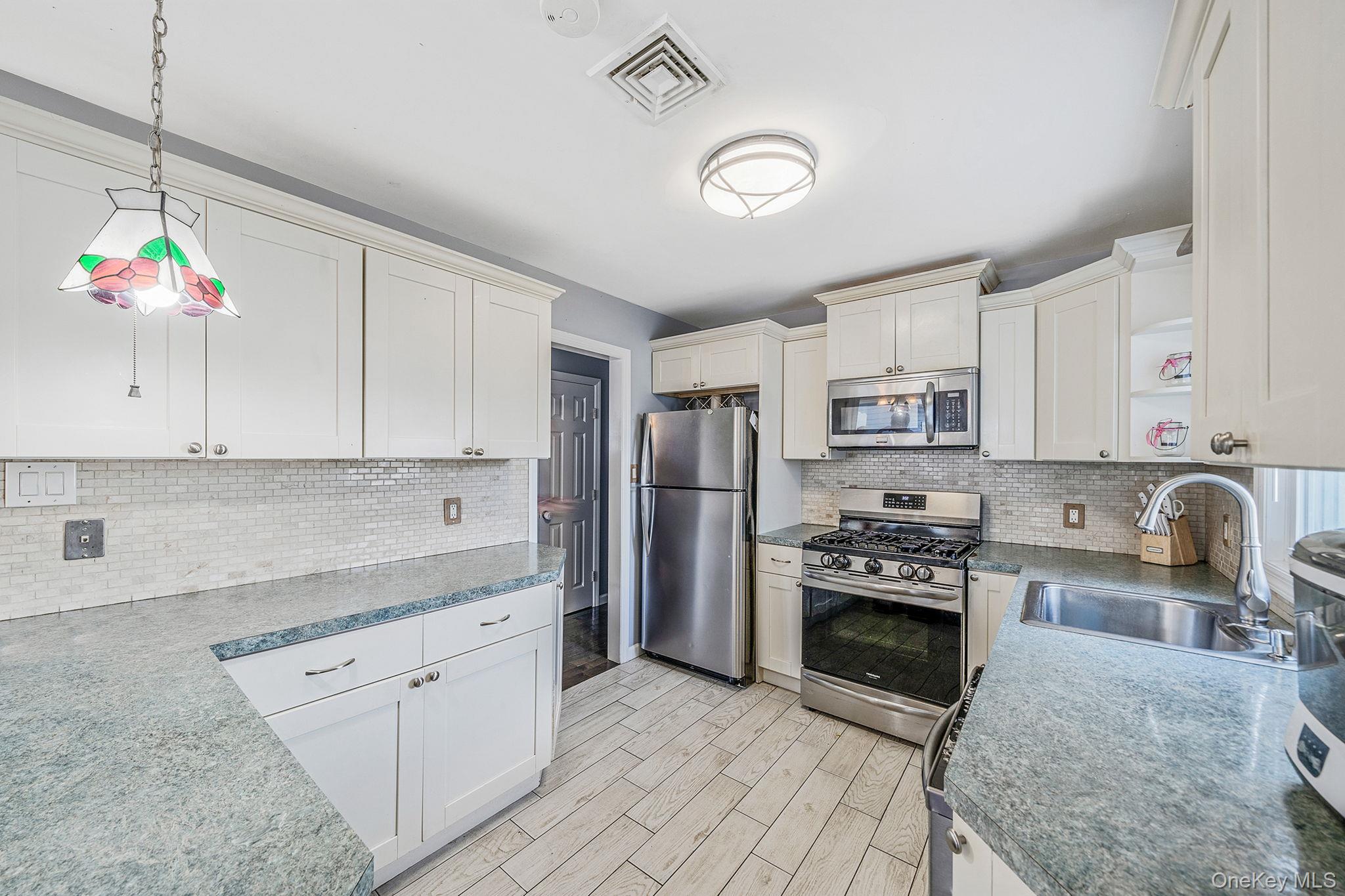 #11 photo, 33 E. Seacrest Avenue, Lindenhurst , NY 11757