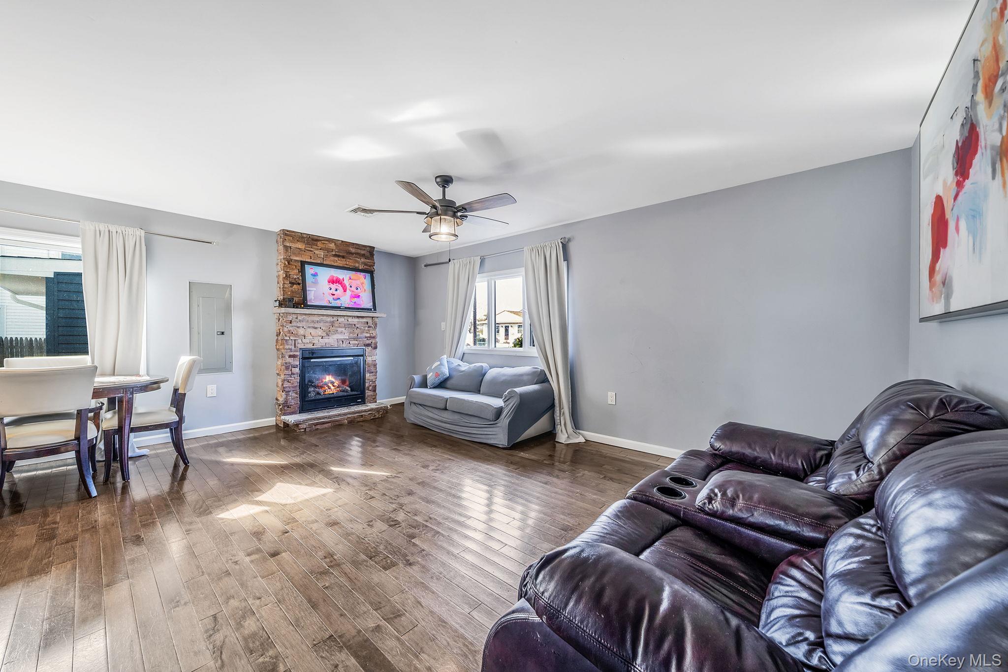 #15 photo, 33 E. Seacrest Avenue, Lindenhurst , NY 11757