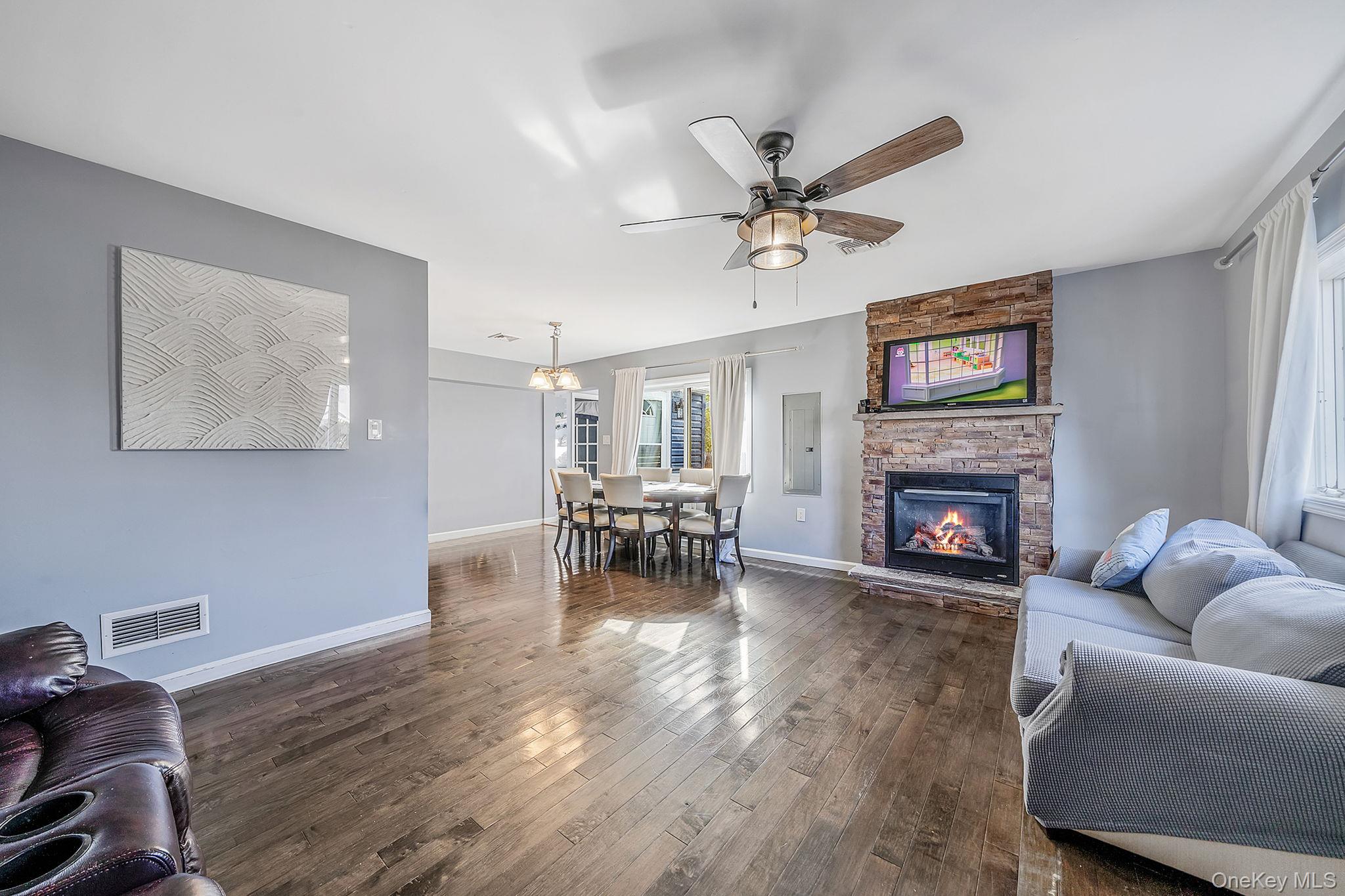 #16 photo, 33 E. Seacrest Avenue, Lindenhurst , NY 11757