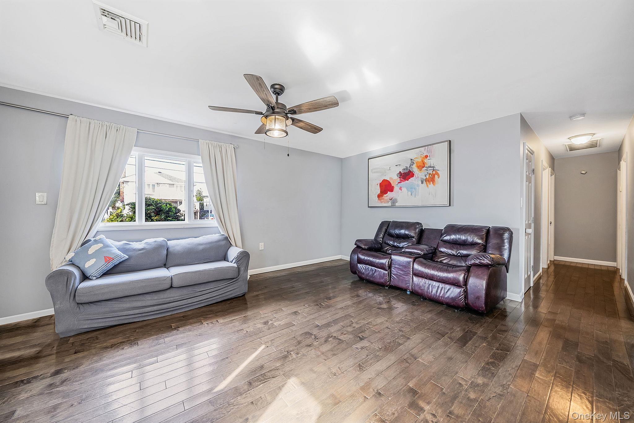 #17 photo, 33 E. Seacrest Avenue, Lindenhurst , NY 11757