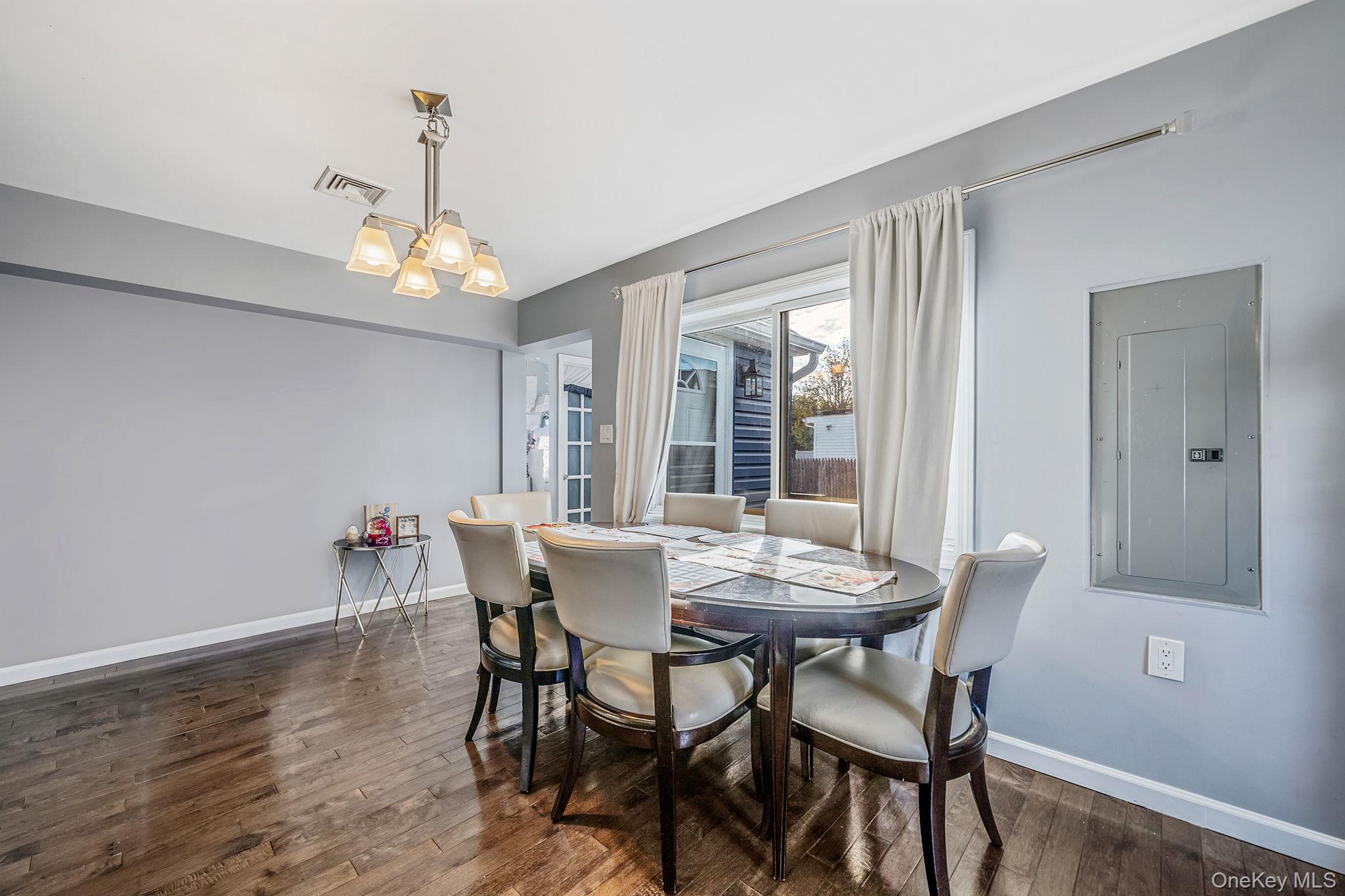 #18 photo, 33 E. Seacrest Avenue, Lindenhurst , NY 11757