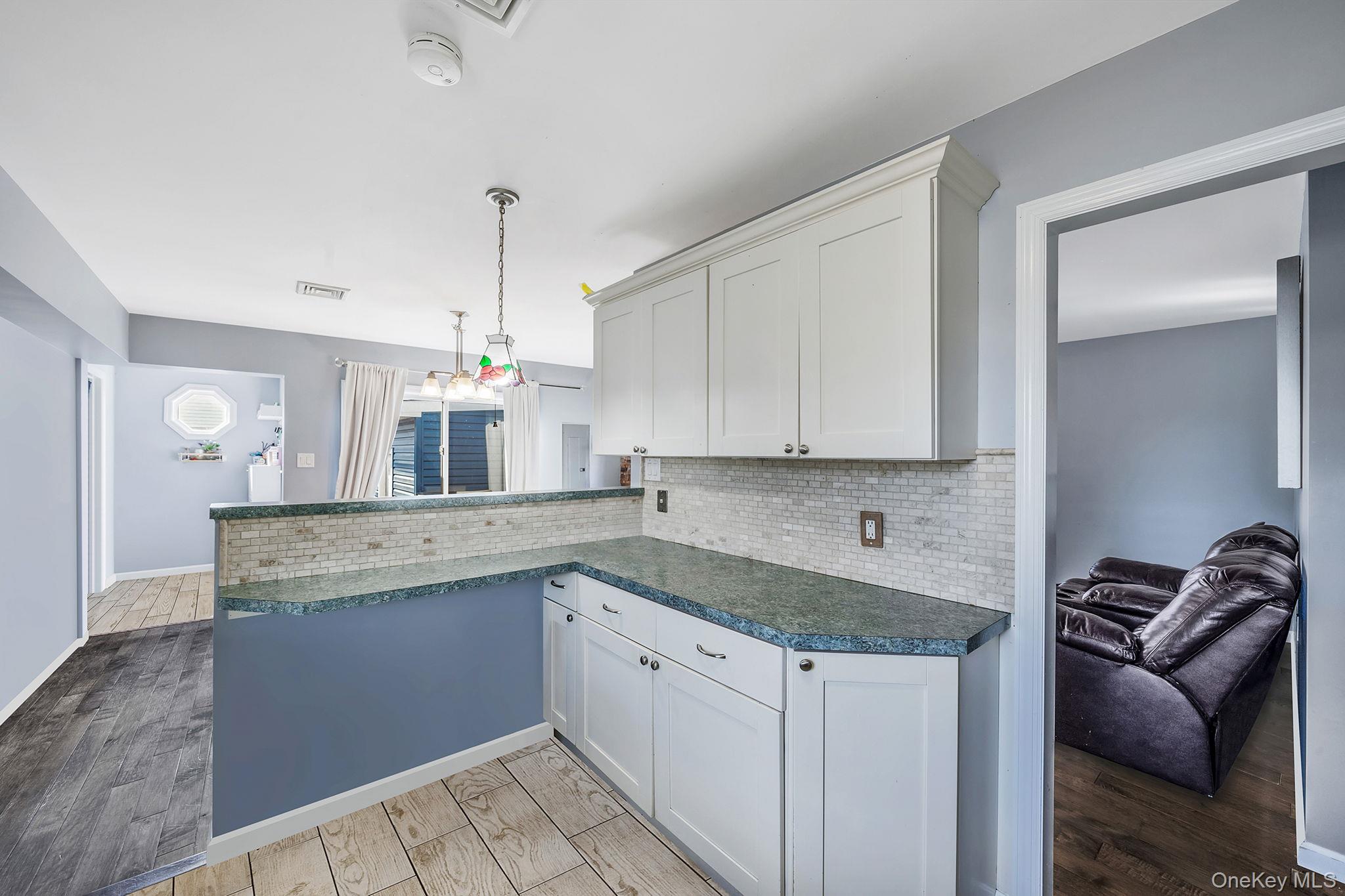 #19 photo, 33 E. Seacrest Avenue, Lindenhurst , NY 11757