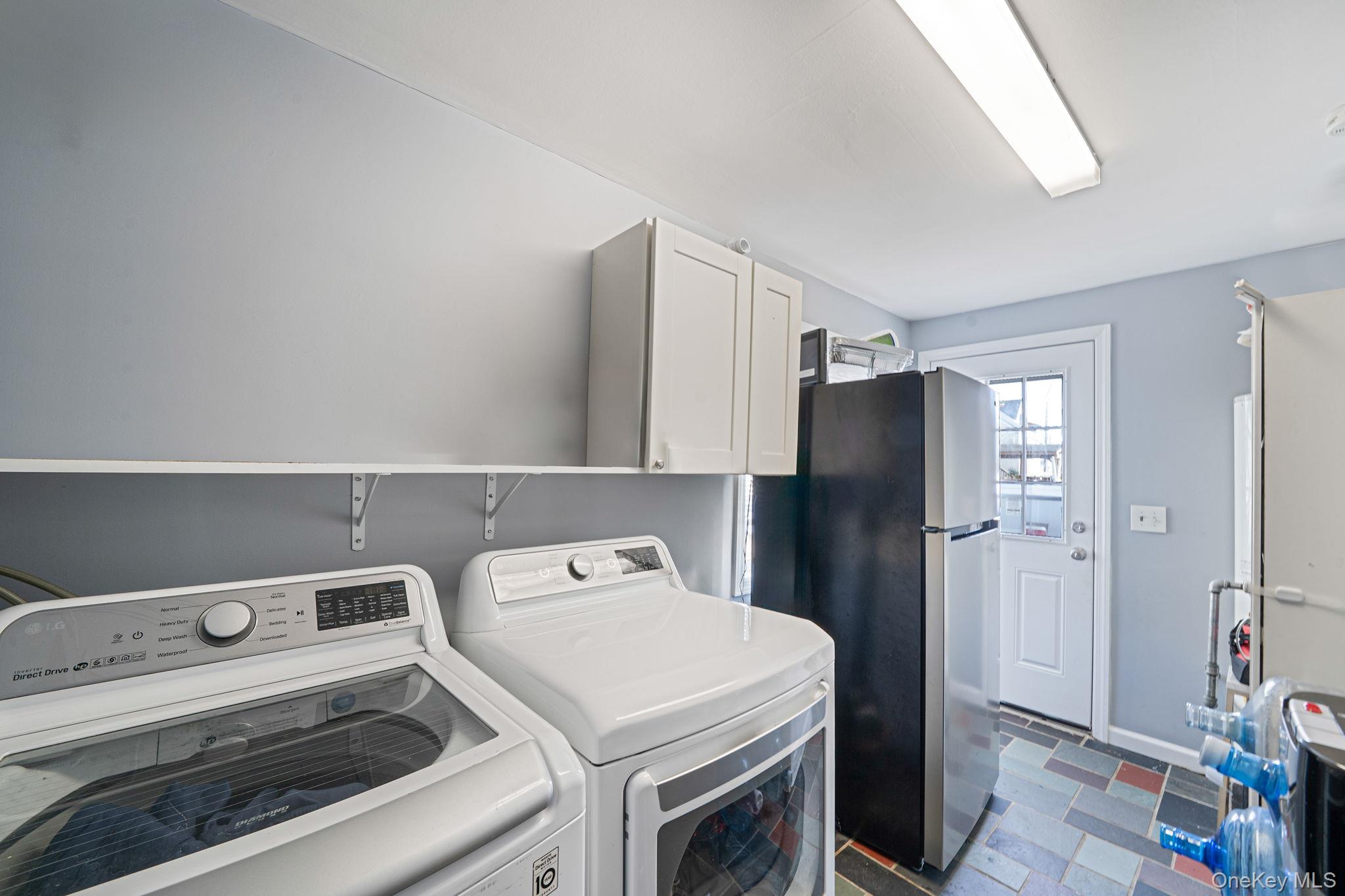 #20 photo, 33 E. Seacrest Avenue, Lindenhurst , NY 11757