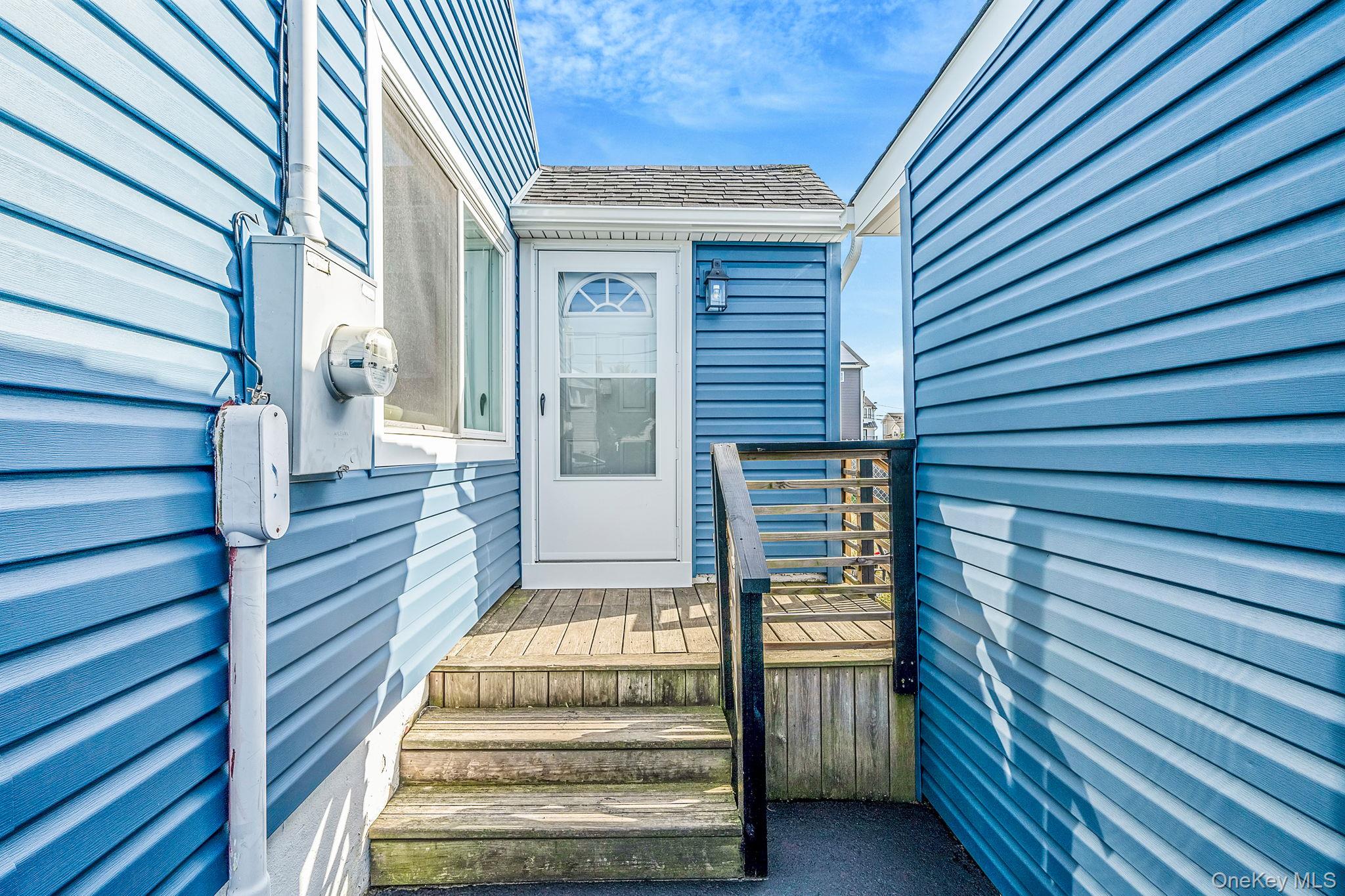 #4 photo, 33 E. Seacrest Avenue, Lindenhurst , NY 11757