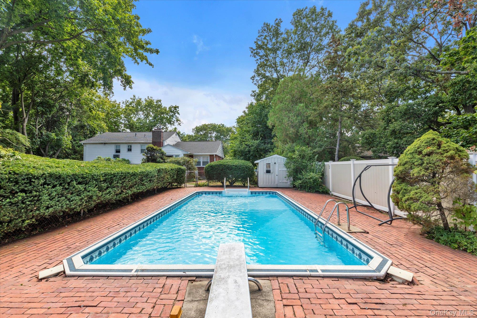 #20 photo, 5 Meroke Court, Huntington Station , NY 11746